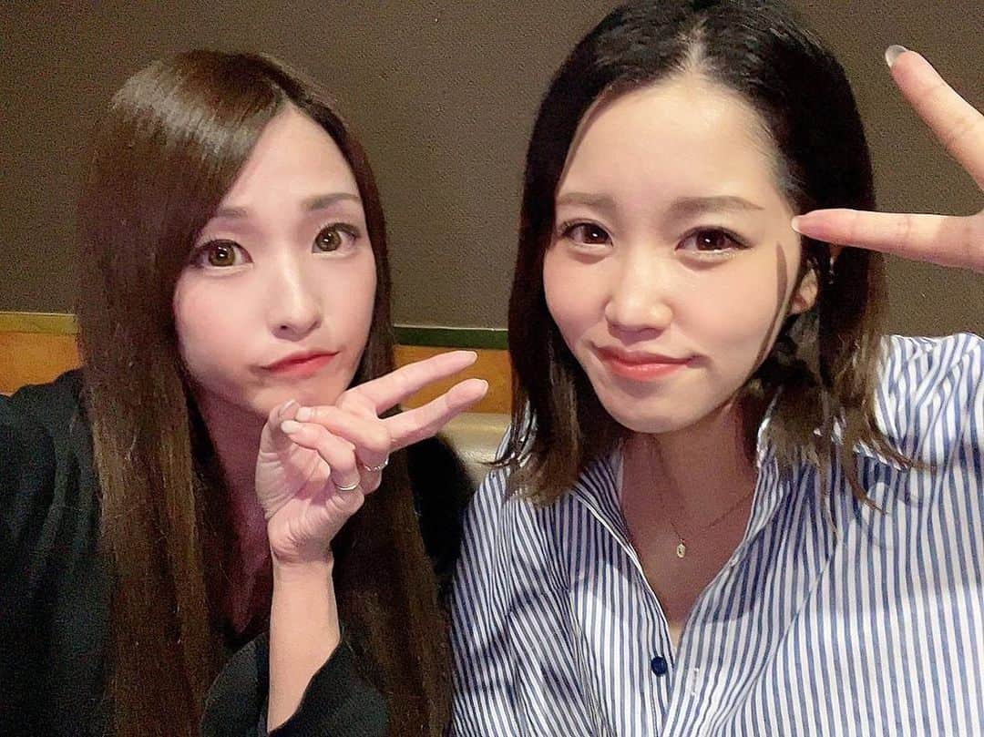 のインスタグラム：「少しの間明石の方へ行っておりました🐙✨  最近少し疲れがたまっていたのですが、明石でふじもとさんのパワーと自然のパワーを吸い取ってだいぶ元気になったよ☺️✨  ふじもとさんちのお父さんお母さんや🦜ちゃんたちにも会えて、ねえねとも遊べて楽しすぎた、、、  あやは相変わらずのいつものあやでめちゃくちゃホッとするし、とてもいい時間でした😭  母方の田舎のお家は築280年なのでマイナスイオンたっぷり🪵💫 多分天井裏にはまっくろくろすけが住んでると思います🐈‍⬛笑  明石とふじもとロスがすごくて泣きそうですが、また今日から頑張るぞー😭🔥  明石の写メ少ないけどちょこちょこ載せていきますね🥰💘」