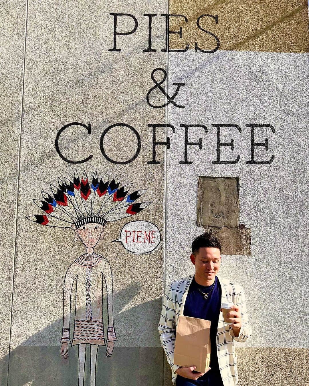 杉谷拳士さんのインスタグラム写真 - (杉谷拳士Instagram)「. 天気のいい日にはたまにはね☕️🥧 長沼パイ😊👍  #北海道 #hokkaido  #長沼 #パイ #pie #コーヒー #coffee」10月14日 12時10分 - kenshi.02