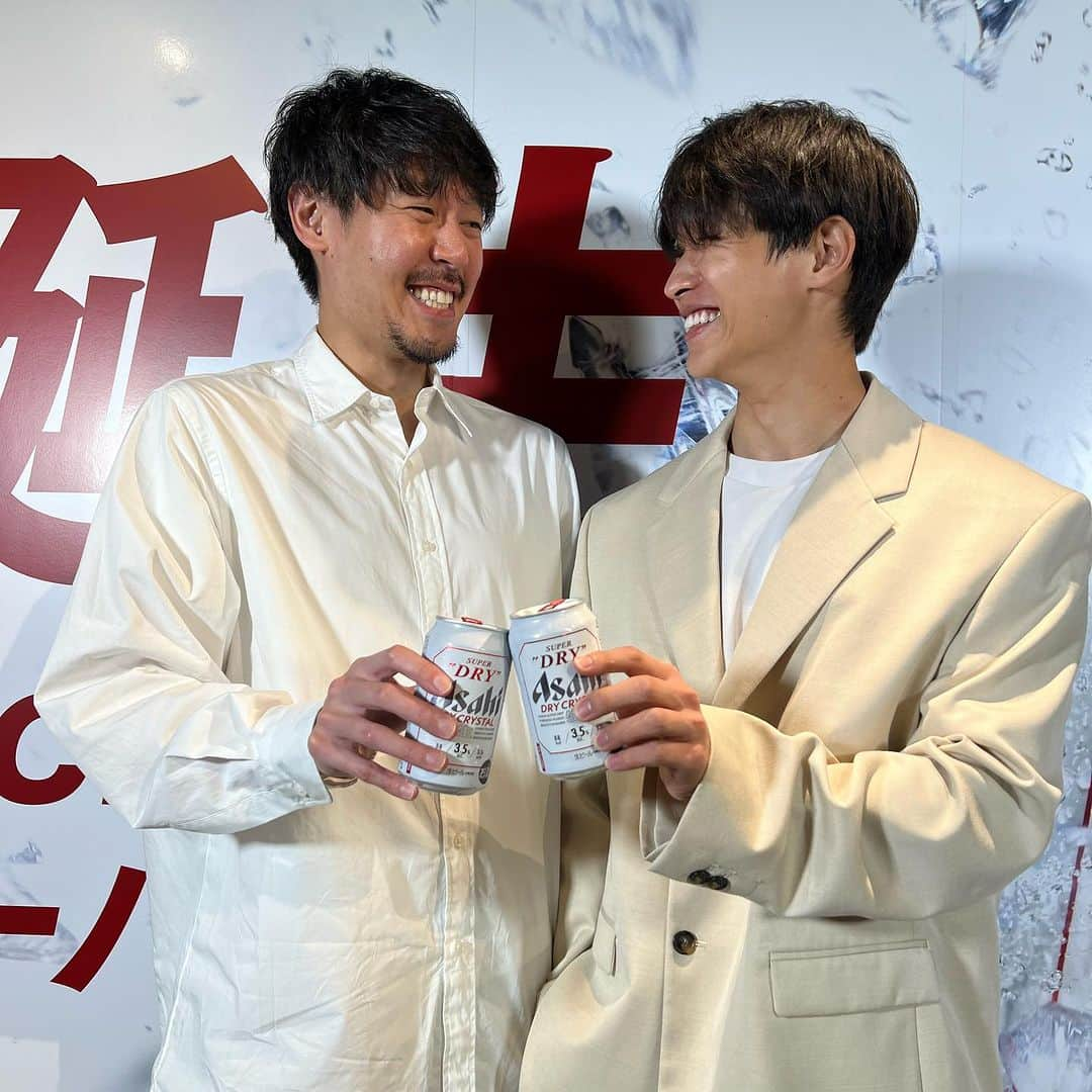 中道理央也さんのインスタグラム写真 - (中道理央也Instagram)「アサヒビールさんからアルコール分3.5%の新しいビールが誕生するということで試飲会に行ってきました！  その名も「アサヒスーパードライ ドライクリスタル」     早速飲んでみるとアルコール分3.5%のビールとは思えないキレと飲みごたえ！さすがアサヒビールさん。  アルコール分3.5%なので、家での趣味の時間や自分の時間をより楽しみたい時に良さそうです✨   デザインもクリスタルならではでカッコよかったです！  10月11日発売なので、皆さんも是非試してみてください🙆‍♂️✨  @asahibeer_jp  #PR #アサヒスーパードライ_ドライクリスタル #スーパードライ #アサヒビール」10月14日 12時20分 - lion_nakamichi