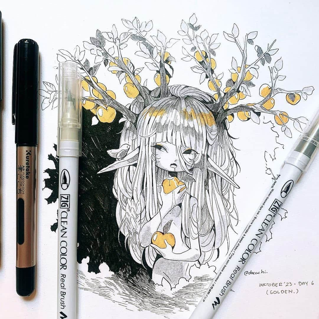 Kuretakeさんのインスタグラム写真 - (KuretakeInstagram)「Inktober 6日目のお題「金」 Dacachi.さん（@dacachifujino）が呉竹商品を使って作品を描いてくださいました😊  MANGAKAで描かれた線の表現がとても繊細です！ 金のリンゴのアクセントカラーが画面を引き立てていますね✨  Inktober Day 6 ""Golden"" Dacachi.（@dacachifujino）painted a work using Kuretake products 😊  The lines drawn with MANGAKA are very delicate! It's impressive with the accent color of gold apple✨  ***********************  Art by:@dacachifujino  Made with: ・ZIG Cartoonist MANGAKA 003 ,005 ・筆ごこち   FUDEGOKOCHI ・ZIGクリーンカラーリアルブラッシュ 　ZIG CLEAN COLOR Real Brush  No ©Copyright infringement intended. Any issues? Please contact us to fix it.  #kuretake_inktober2023 #kuretake_inktober #インクトーバー #インクトーバー2023 #kuretake #kuretakezig #呉竹 #inktober #inktober2023   #inktober2023golden #inktober2023day6 #inktober2023day6golden」10月15日 22時00分 - kuretakejapan