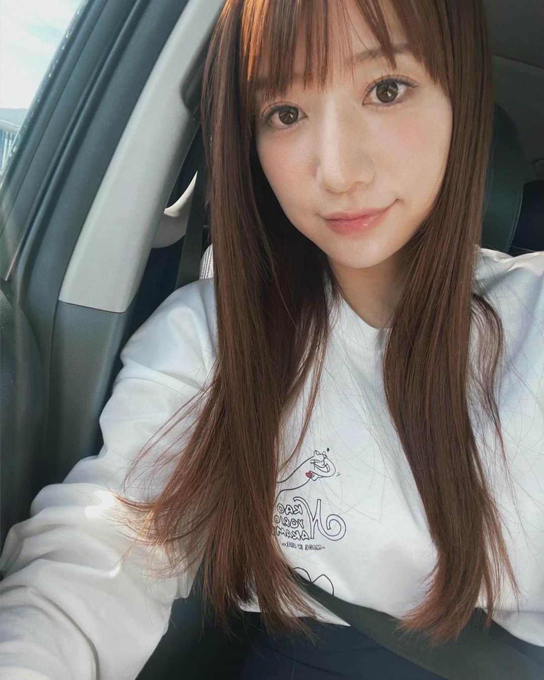 池田愛恵里さんのインスタグラム写真 - (池田愛恵里Instagram)「お天気が良かったので、DIVERの本番終わりに湖岸をドライブしてカフェしました🍹🤍 ラジオもたくさん笑わせてもらって、楽しい１日でした☺️ 生放送の中で何度か話題に上がってたいまの前髪載せときます☝️笑」10月14日 12時24分 - ikeda_aeri