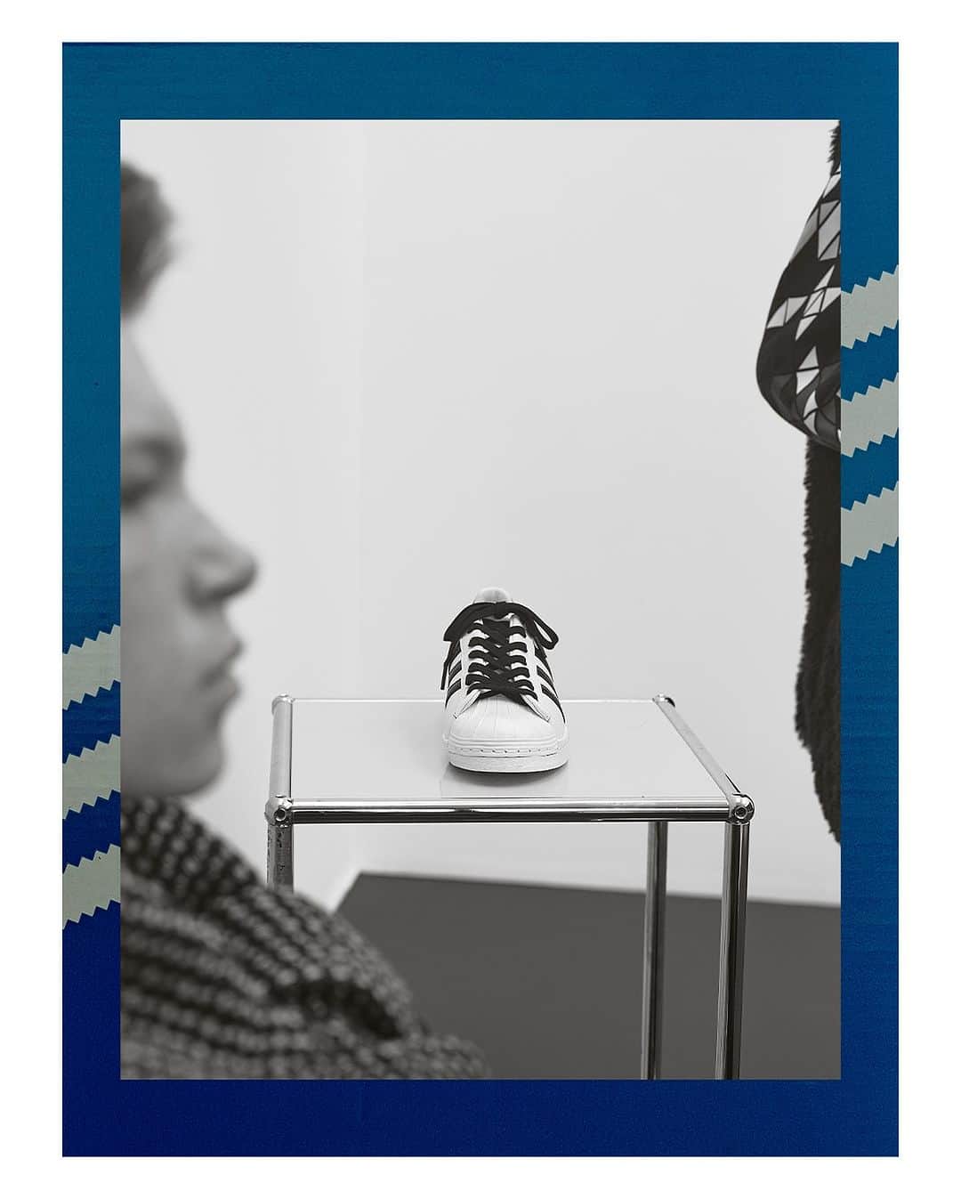 JOURNAL STANDARDさんのインスタグラム写真 - (JOURNAL STANDARDInstagram)「SUPERSTAR LUX by adidas Originals  三つ葉を意味するトレフォイルロゴ、象徴的なシェルトゥ、サイドにあしらわれたスリーストライプス。 これらを纏ったadidas Originalsが誇る名作スニーカー「SUPERSTAR」は誕生から50年以上が経ったいまもなお、色褪せることなく様々なカルチャーと蜜月な関係を築き上げている。 そんな意匠を今季のJOURNAL STANDARDとJOURNAL STANDARD relumeは、オールレザー仕様に昇華。 確かな軌跡を辿ったクラシックを、現代的なフィルターを通してアップデートすることで、よりラグジュアリーな趣きに。 時代のコンテクストと呼応しながら、常に進化し続ける「SUPERSTAR」は我々のオーセンティックと言っても過言ではないだろう。  ▼link https://baycrews.jp/feature/detail/10003  @adidasoriginals  ------------------------------  Styling&Direction_Ryota Yamada Photo_Masaya Tanaka【TRON management】 Movie_Naohiro Ohashi Hair_Yusuke Morioka【eight peace】 Make-up_Kie Kiyohara【beauty direction】 Edit_Ryotaro Miyazaki  ------------------------------  ■【ADIDAS/アディダス】SUPERSTAR LUX JS EXCLUSIVE ¥19,800 tax included No.23093410001730 size：22/22.5/23/23.5/24/24.5/25  ■【adidas Originals/ アディダス オリジナルス】SUPERSTAR LUX -予約- ¥19,800 tax included No.23093610006930 size：25.5/26/26.5/27/27.5/28/28.5/29  ------------------------------  #baycrews #journalstandard #2023AW #adidasOriginals #ジャーナルスタンダード #ベイクルーズ #アディダスオリジナル」10月14日 12時30分 - journalstandard.jp