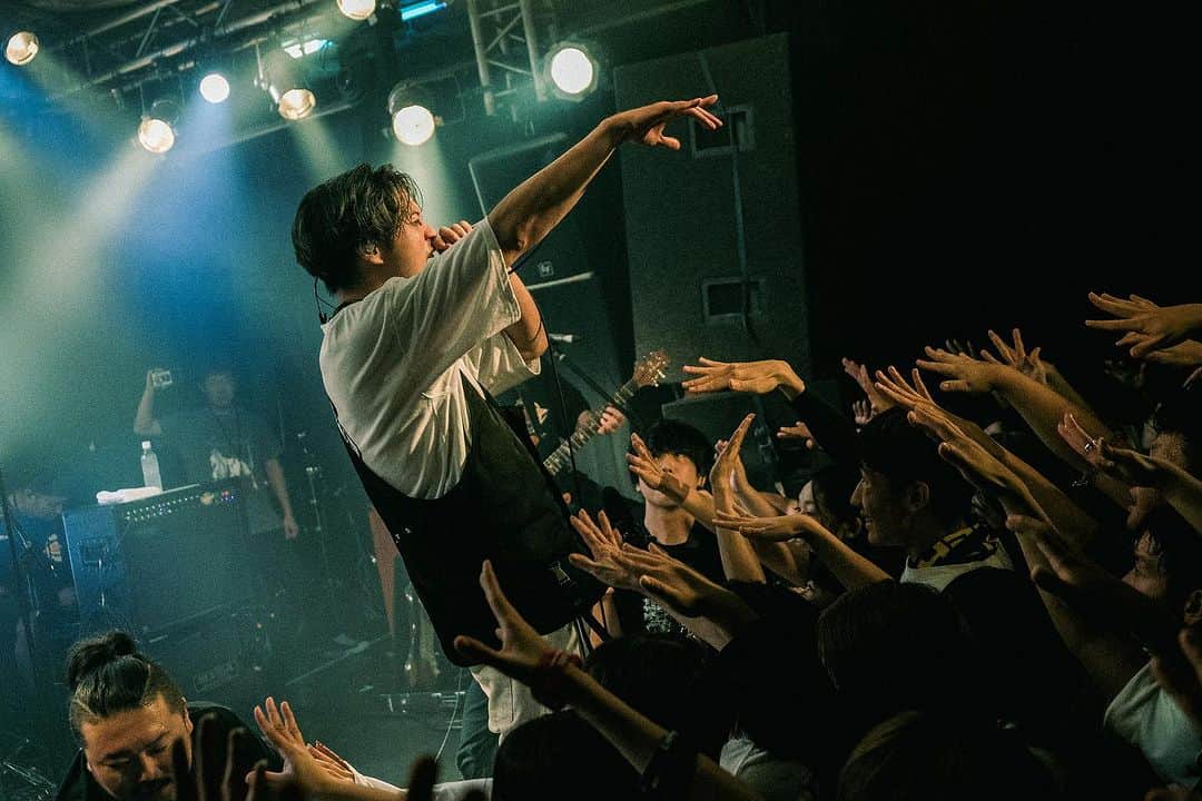 AG（エイジ）さんのインスタグラム写真 - (AG（エイジ）Instagram)「大阪ありがとう ゼロ距離のREDLINE TOUR 最高でした 大阪熱いなー また大阪また来年1/30に帰ってきます✌️ 📷 by @seijiro243」10月14日 12時38分 - noisemakerag
