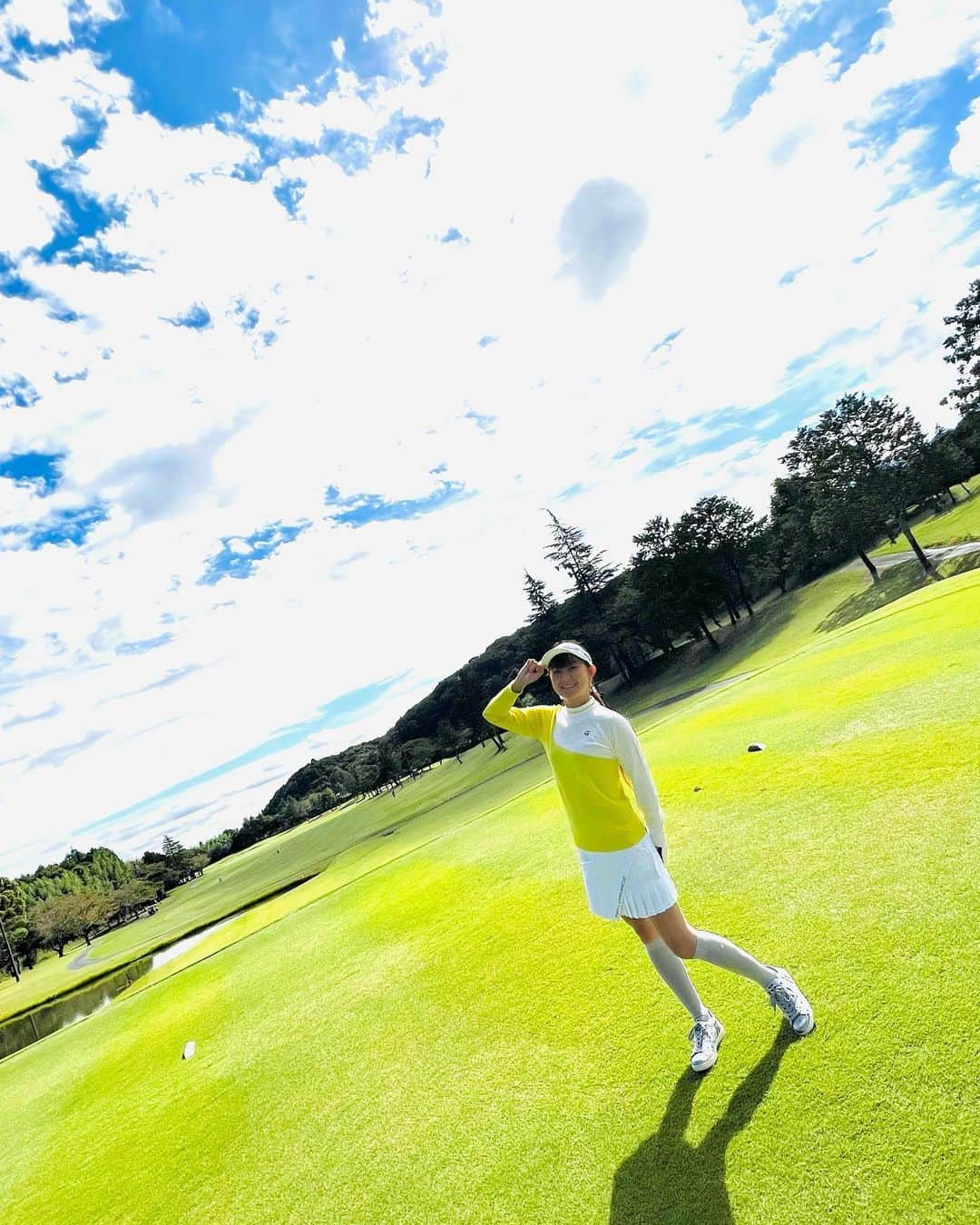 石黒彩さんのインスタグラム写真 - (石黒彩Instagram)「テーラーメイドコーデ❣️  黄色が好きな私のテーラーメイドコーデ推しだよ✨  動きやすくて可愛いから大好き❤  @taylormade_golf_japan_apparel_  @taylormade_golf_japan   #テーラーメイド #ゴルフ #ゴルフ女子 #可愛い #ゴルフすきな人と繋がりたい  #お気に入り #大好き」10月14日 12時42分 - ishiguroaya.official
