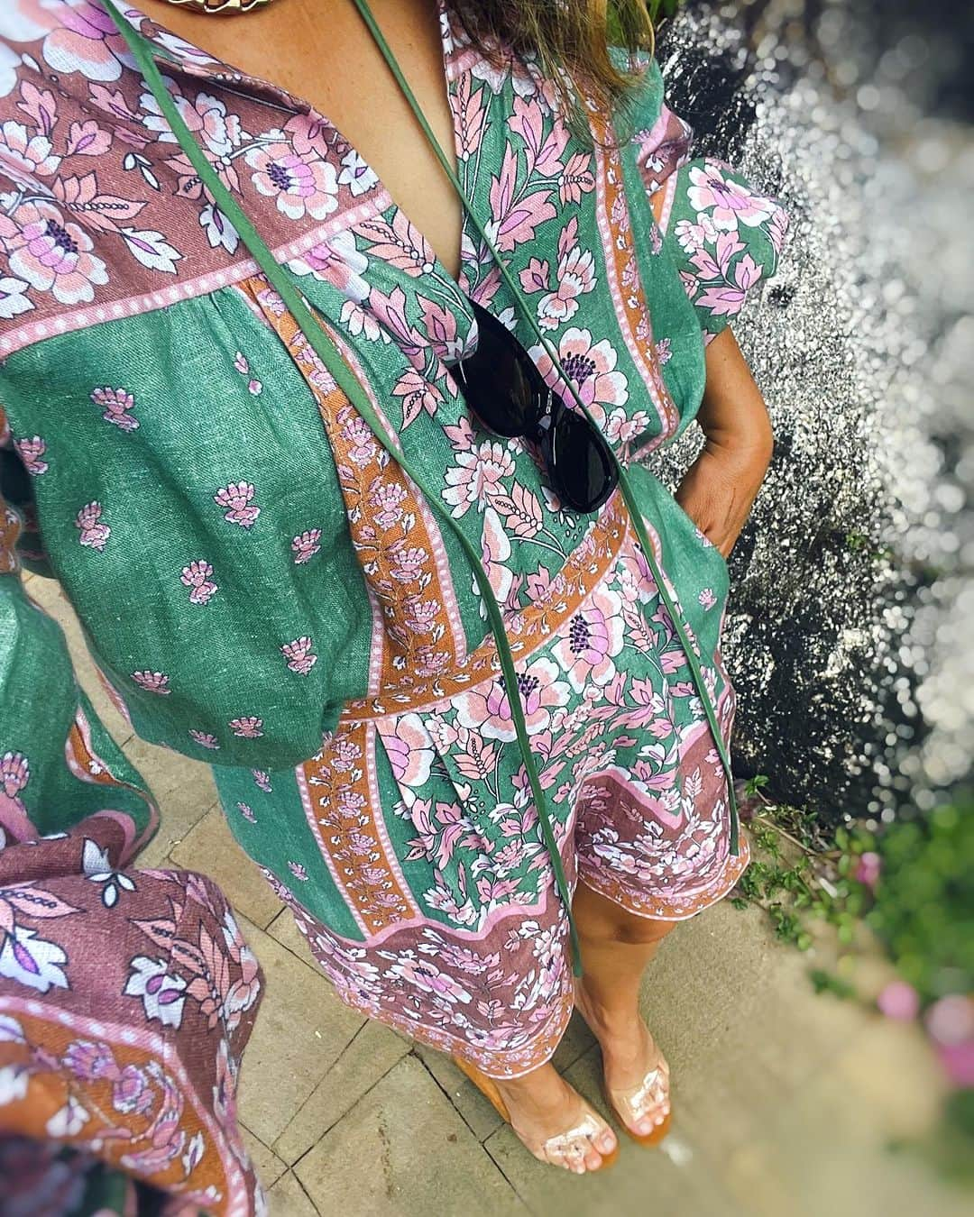 ココリボンさんのインスタグラム写真 - (ココリボンInstagram)「CALYPSO ROSE in soft washed linen just in 🌺   A selection of our range is now stocked in Phuket at the @rosewoodphuket, Lola Boutique and soon at the @anantaralayanphuket   #cocoribbon #phuket #calypsorose #linen #florals #bouganvillea #prinspiration #thailand #islandlife #travelphotography #spring」10月14日 12時45分 - cocoribbon_official