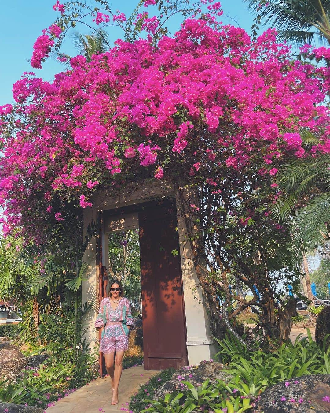 ココリボンのインスタグラム：「CALYPSO ROSE in soft washed linen just in 🌺   A selection of our range is now stocked in Phuket at the @rosewoodphuket, Lola Boutique and soon at the @anantaralayanphuket   #cocoribbon #phuket #calypsorose #linen #florals #bouganvillea #prinspiration #thailand #islandlife #travelphotography #spring」