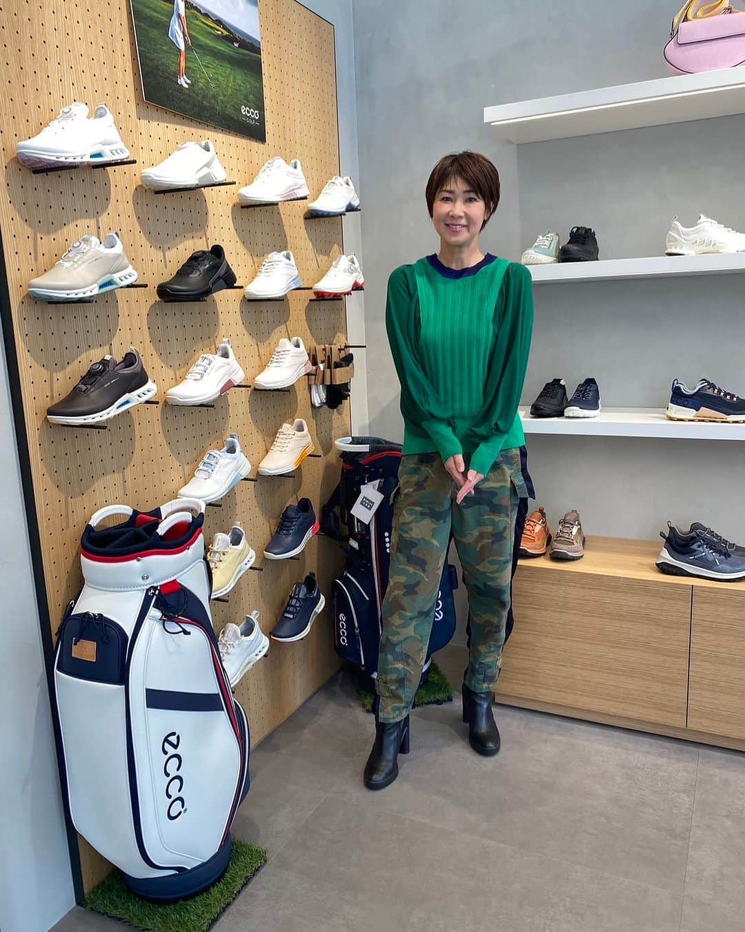 古閑美保のインスタグラム：「@ecco 青山店がリニューアルオープンとの事でecco AOYAMAへ」