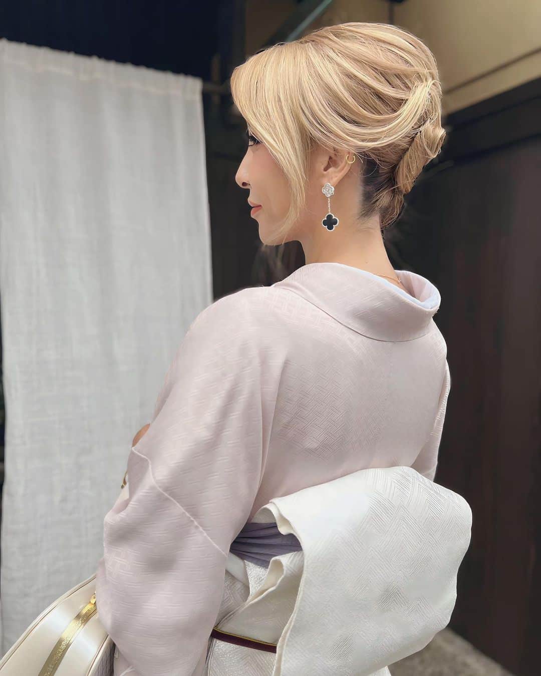 GENKINGのインスタグラム：「kimono photo shooting in Kyoto🏯👘🇯🇵 京都で色々撮影できて楽しかった😝✨ 着物 @shosa_kyoto_official  hairmake MAKOchan @gion_rola」