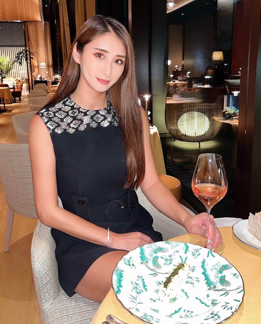のインスタグラム：「bvlgarihotelでdinner 🍽️ 雰囲気も良くてまた行きたい❤️  #bvlgari#tokyo」