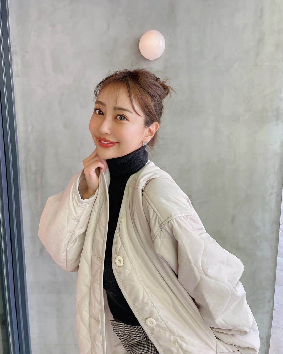 のインスタグラム：「中綿でしっかりあたたかい丈感も最強にかわいいアウターGET💞💞💞​  @classicalelf_official  ​ リンクはストーリーに貼ってるからチェック☑️してね⸜❤︎⸝‍​ ​ #classicalelf#クラシカルエルフ #エルフコーデ #タイアップ#JAVA#ジャバ​」