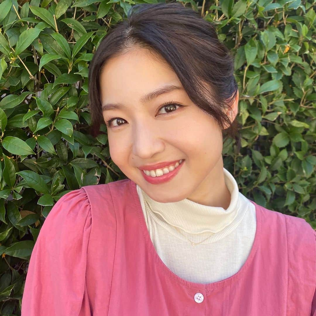 中村静香さんのインスタグラム写真 - (中村静香Instagram)「ある日の取材day📝  これほど凄い人生を歩んだ人がいるんだ！ と、台本と原作を読んで驚きました。  一発逆転のビジネスサクセスストーリー🥇👑 温かい人間模様と、 スカッとする痛快な物語をお届けします！  #破天荒フェニックス #OWNDAYS #5枚目パワーって言ってます」10月14日 13時10分 - shizuka_nakamura_official