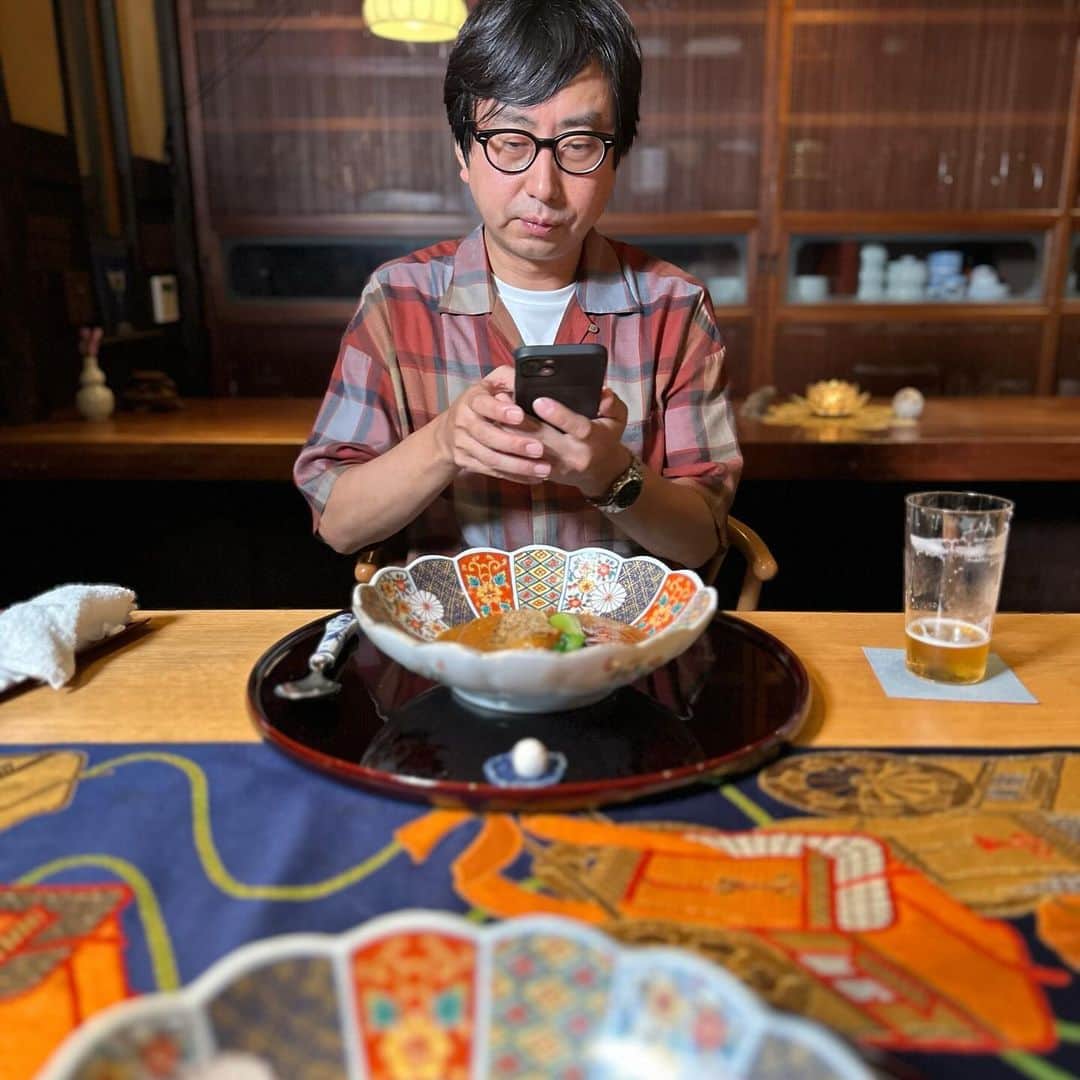 有吉弘行さんのインスタグラム写真 - (有吉弘行Instagram)「フカヒレとそれ撮る小田。」10月14日 13時18分 - ariyoshihiroiki