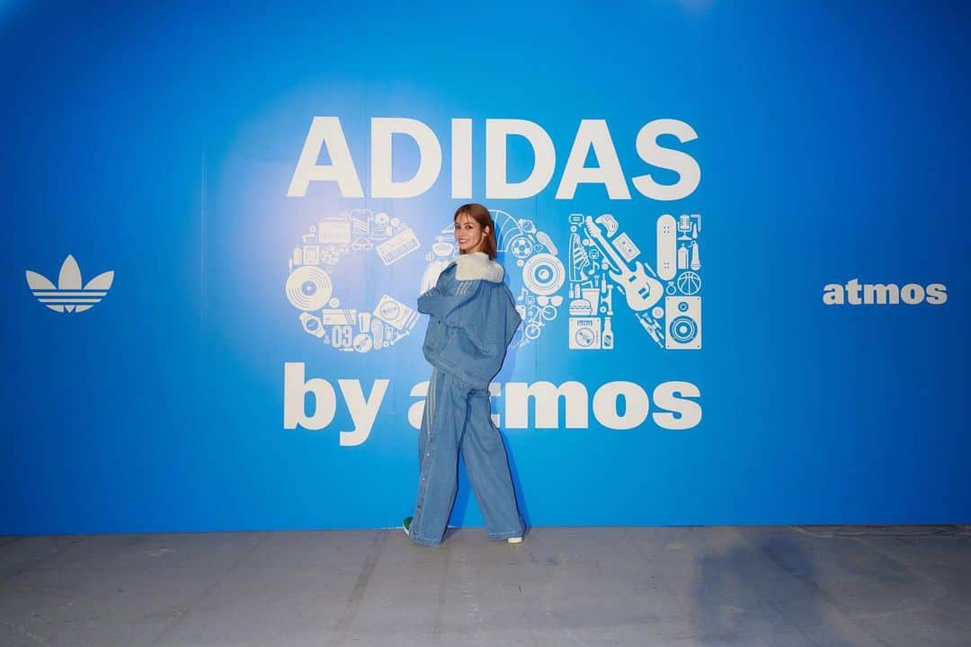 楓のインスタグラム：「👽📸💙🎮👾  #adidasconbyatmos」