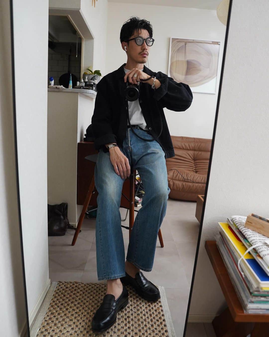 並木一樹のインスタグラム：「A.PRESSE のno2デニム  最高です。  いいデニムを手に入れました♪ シンプルに白ティーにCOMOLIのGジャンに足元はウェストンの180  jacket: COMOLI tops: proclub pants: @a.presse_  shoes: @jmwestonofficial  eyewear: @ayame_id   #COMOLI#apresse #デニム#leyuccas#アプレッセ #maateeandsons」
