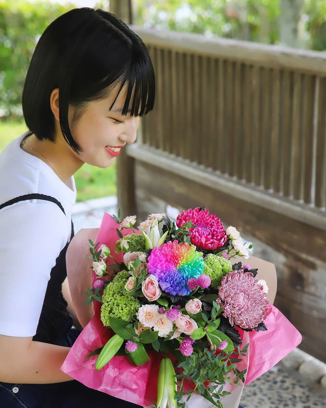 愛知県田原市のインスタグラム：「Colouringmum❣️ ＊ 染め輪菊  赤、青、紫ー…。 ずーっと見ていられる美しい花たち💐  誰に贈ろう？ 私に贈って部屋を花いっぱいに飾るのもいいね！  菊の花言葉 ◉黄色　#長寿と幸福 ◉ピンク　#甘い夢  ◉紫　#恋の勝利 #夢が叶う     #たはら暮らし#渥美半島#田原市#田原#伊良湖岬#伊良湖#サーフィン#波#海のある暮らし#tahara#irago#summer#surfing#田舎暮らし#日々の暮らし#休日の過ごし方 #igers #igersjp #scenic_jp」