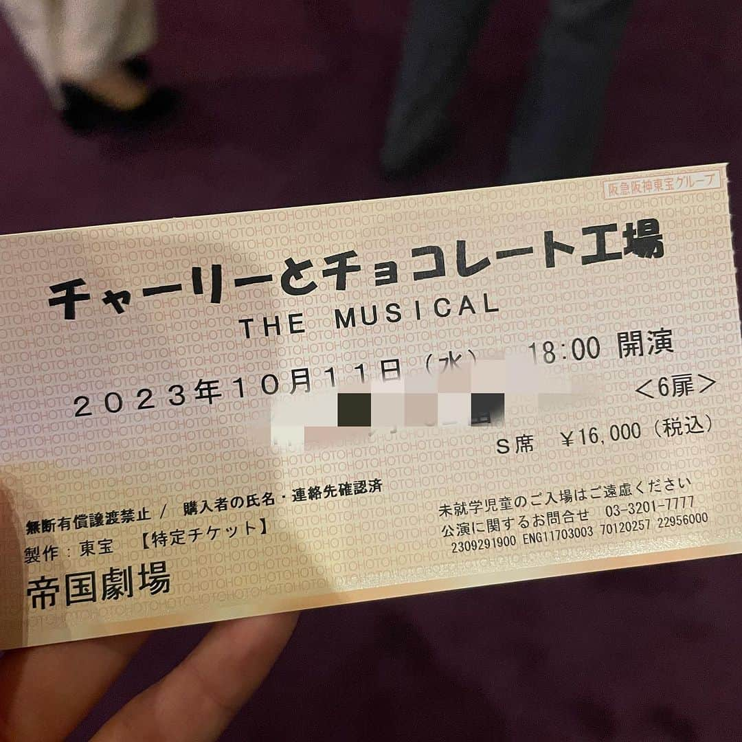 azumiさんのインスタグラム写真 - (azumiInstagram)「先日チャーリーとチョコレート工場THE MUSICALを観劇させていただきました😊 もう最高に楽しかった〜💜 美術も音楽も素晴らしかったなー！もちろん演者さまも！ #チャーリーとチョコレート工場 #チャーリーとチョコレート工場themusical #チャリチョコ   I recently had the pleasure of seeing Charlie and the Chocolate Factory THE MUSICAL 😊. It was so much fun already 💜. The art and music were amazing! And of course the performers! #Charlie and the Chocolate Factory #Charlie and the Chocolate Factory themusical #charliechocolate」10月14日 18時49分 - xx_azumi_xx