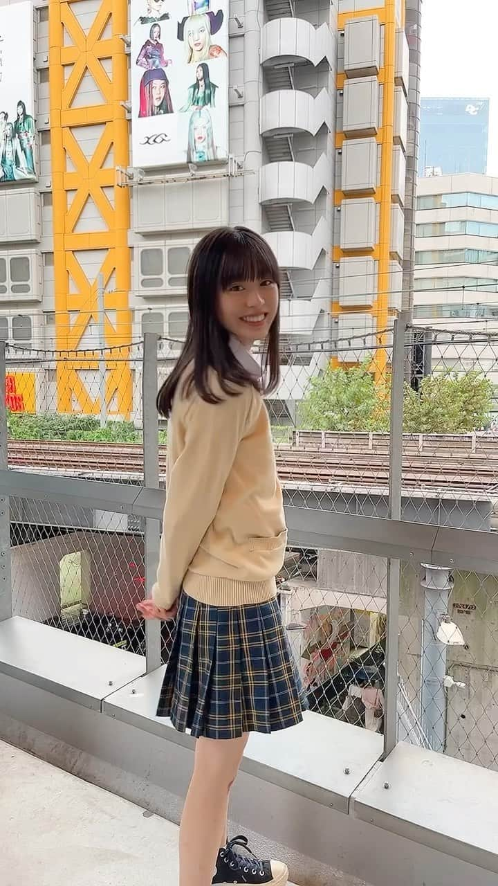 武上陽奈のインスタグラム：「笑顔〜🥰✨️  私のチャームポイントはどこでしょう🫶 ぜひコメントで書いてみてください！  私は口の下のホクロだと思ってます😏💕  #制服#uniform#seifuku#宮下パーク#渋谷#Shibuya#笑顔#smile#ホクロ#チャームポイント！#糸目？#Japan#JapaneseGirl#16歳#16yearsold#スターダストプロモーション#スターダスト#JK#FJK#女子高生#武上陽奈」