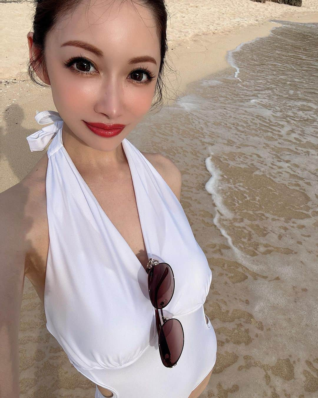 美沙さんのインスタグラム写真 - (美沙Instagram)「ヨロン駅のとこのビーチ🏖️ 電動キックボードで与論島一周していろんなビーチ見に行った🛴🏝️ ２日目は雨予報だったけど全然降らんくて1日遊べたし夜はBBQもできた😋🍖  #与論島 #ヨロン島 #女子旅」10月14日 13時30分 - misa0623r