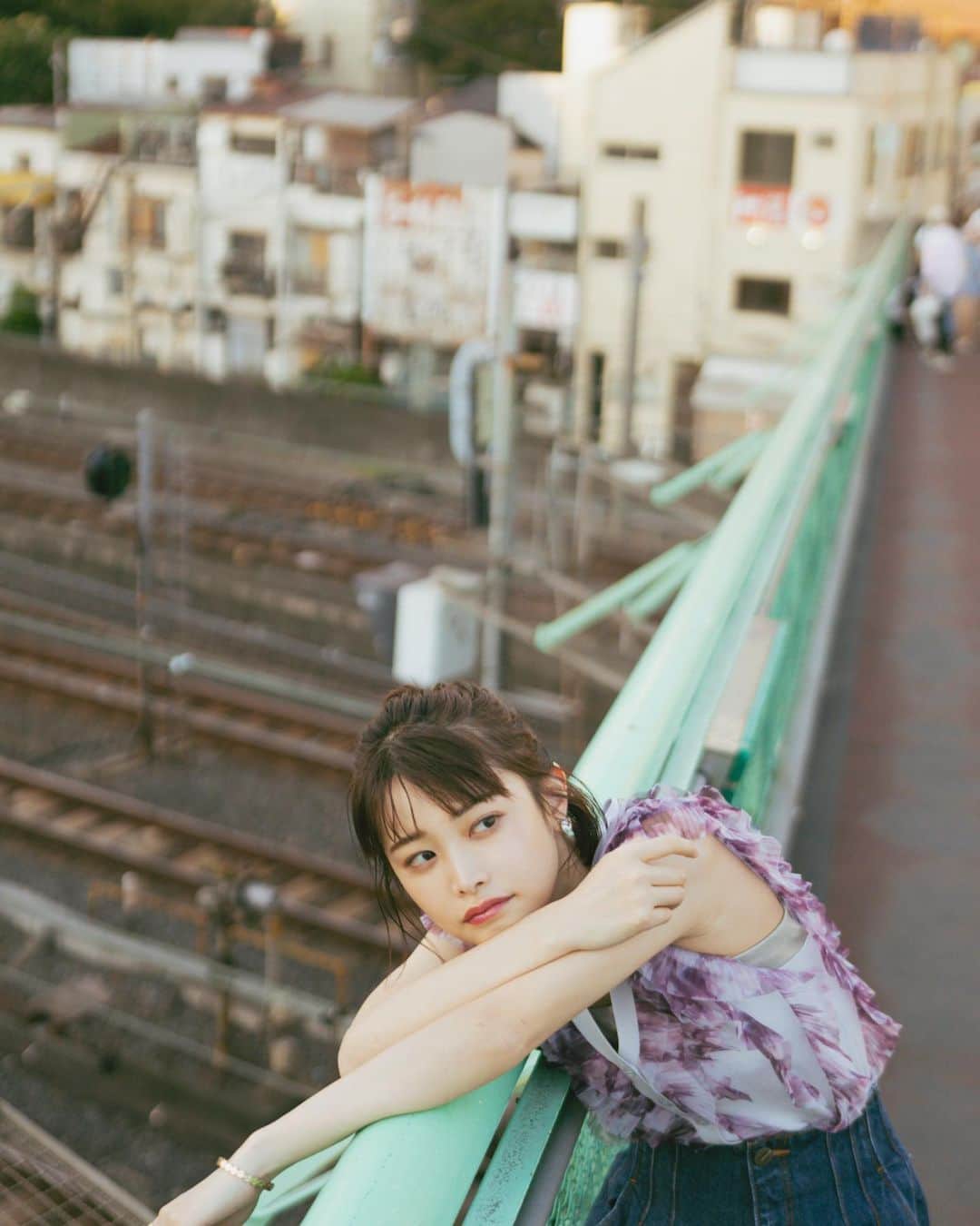 JU!iEさんのインスタグラム写真 - (JU!iEInstagram)「ENCOUTER MAGAZINE #君と歩く1キロメートル  I had a blast shooting with @take1official  We walked around Tokyo’s Uguisudani area, and those photos just came along! Thanks to the fantastic teamwork🙏  Photo by: @take1official  Make-up: @moeka__hairmake  Styling: @eiji.stylist  Special thanks: ライフ　カフェ #君と1キロ」10月14日 13時42分 - julie_official6881