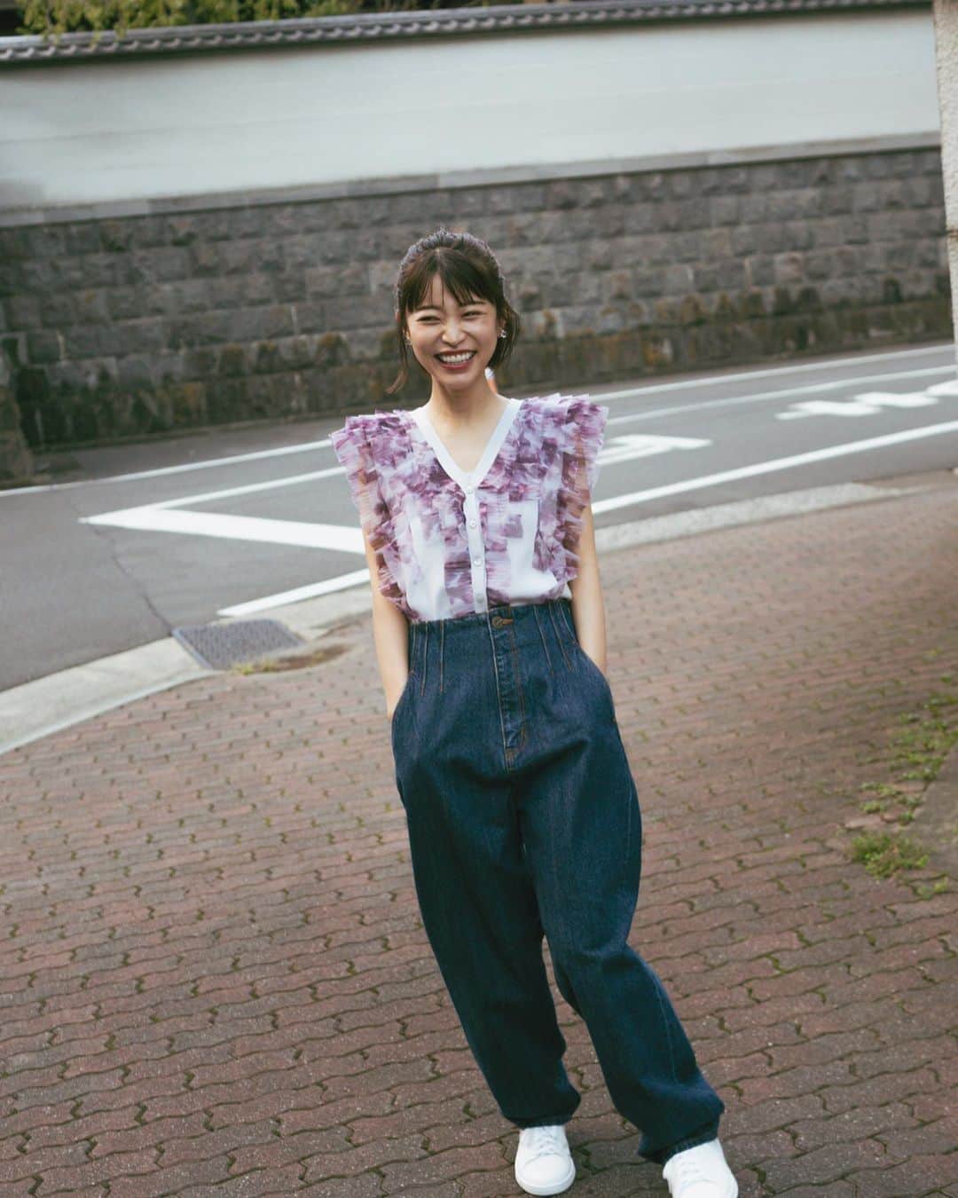 JU!iEさんのインスタグラム写真 - (JU!iEInstagram)「ENCOUTER MAGAZINE #君と歩く1キロメートル  I had a blast shooting with @take1official  We walked around Tokyo’s Uguisudani area, and those photos just came along! Thanks to the fantastic teamwork🙏  Photo by: @take1official  Make-up: @moeka__hairmake  Styling: @eiji.stylist  Special thanks: ライフ　カフェ #君と1キロ」10月14日 13時42分 - julie_official6881