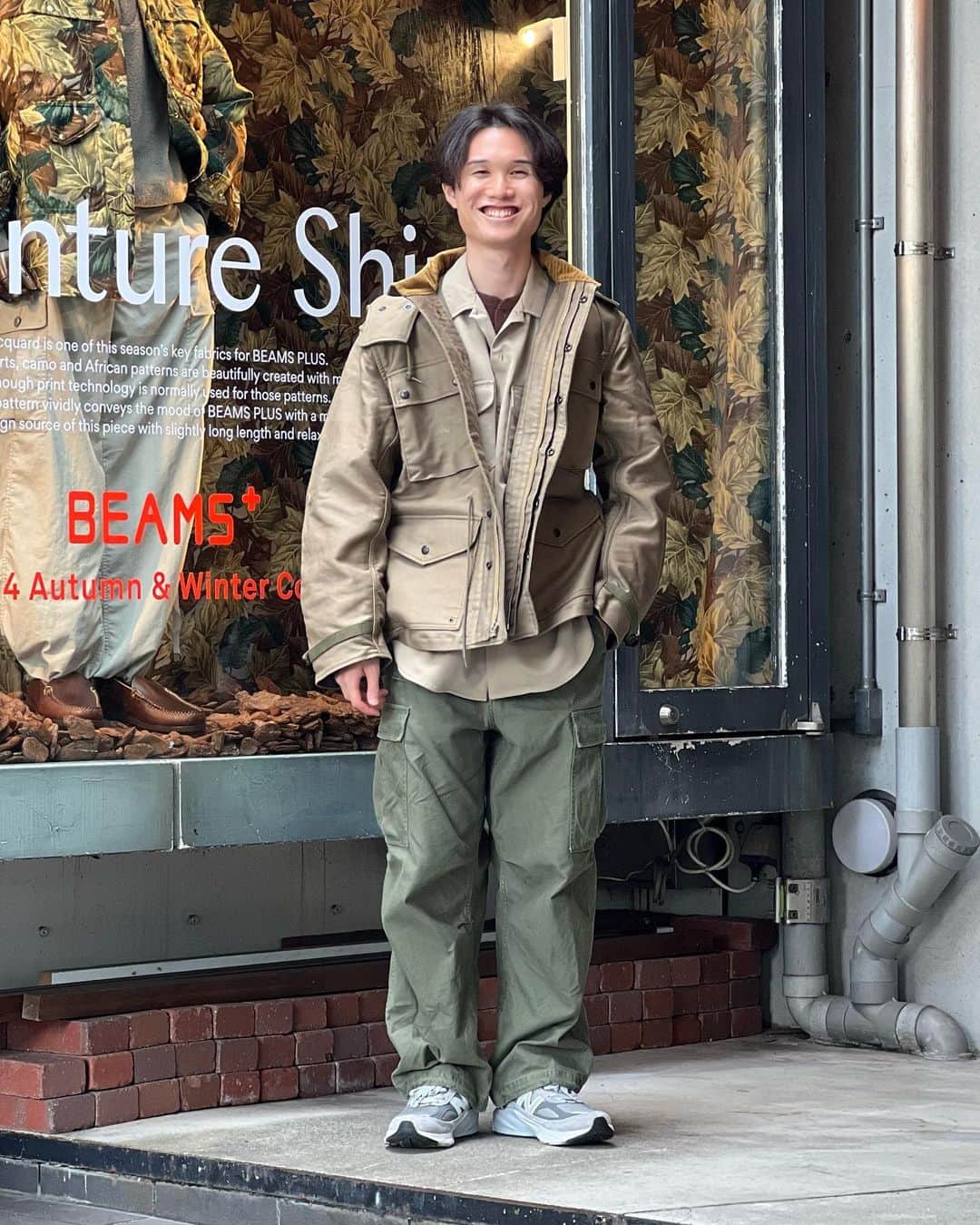 BEAMS+さんのインスタグラム写真 - (BEAMS+Instagram)「・ BEAMS PLUS RECOMMEND.  ＜John Gluckow POP UP STORE.＞  Lot JG-08 WW2 The Landing Coat.  This WWII-era item is made of military jungle cloth. The clothing as a tool has various classic and unusual details. The designer himself says, "This has been in my collection for 15-20 years and is one of my favorite military items." He says. The pop-up will be open until tomorrow. We are looking forward to seeing you at the store.  -------------------------------------  軍用のジャングルクロスを使用した、第二次世界大戦時代のアイテム。道具としての服はクラシックな珍しいディテールが様々あります。デザイナー自身も"これは私の15～20年来のコレクションで、ミリタリーアイテムの中でも特に好きな一着です。"とのこと。 ポップアップは明日までです。是非ご来店お待ちしております。  #beamsplusharajuku  #harajuku #tokyo #mensfashion #mensstyle #stylepoln #menswear #johngluckow #warehousecompany」10月14日 13時42分 - beams_plus_harajuku