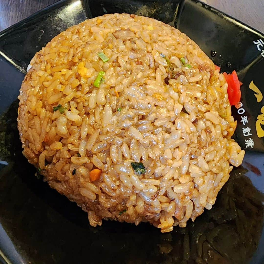 野田幸宏のインスタグラム：「中洲屋台一竜 #一竜  #中洲屋台  #炒飯  #黒チャーハン」