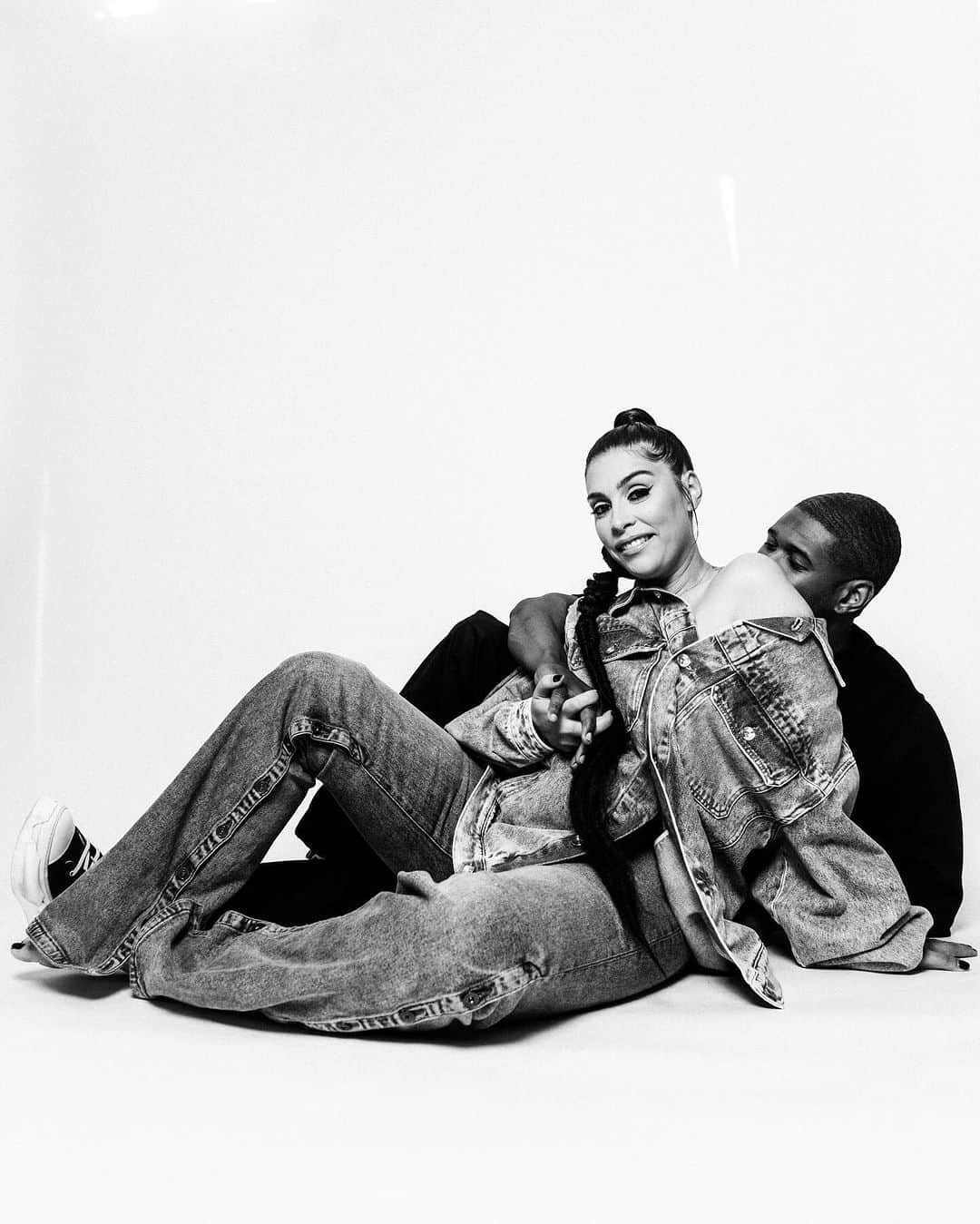 アッシャーのインスタグラム：「I couldn’t ask for a better partna. Happy birthday my love @boogsneffect ♎️ ♎️」