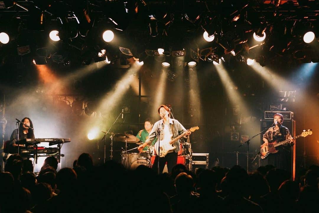 TAIKINGのインスタグラム：「昨日はTAIKINGソロのツアー初日、渋谷クアトロ。  来てくれたみんなどうもありがとう！ 最高なツアーのスタートを切れました🎸 来週は福岡、大阪です。 待っててね！  ゲストで出てくれたyonawo、どうもありがとう😌 ナイスサウンドでした！ また一緒にやれたらいいな😊  @yonawo.jp  @userstos @araaraaratani @juriank @nomoiine」
