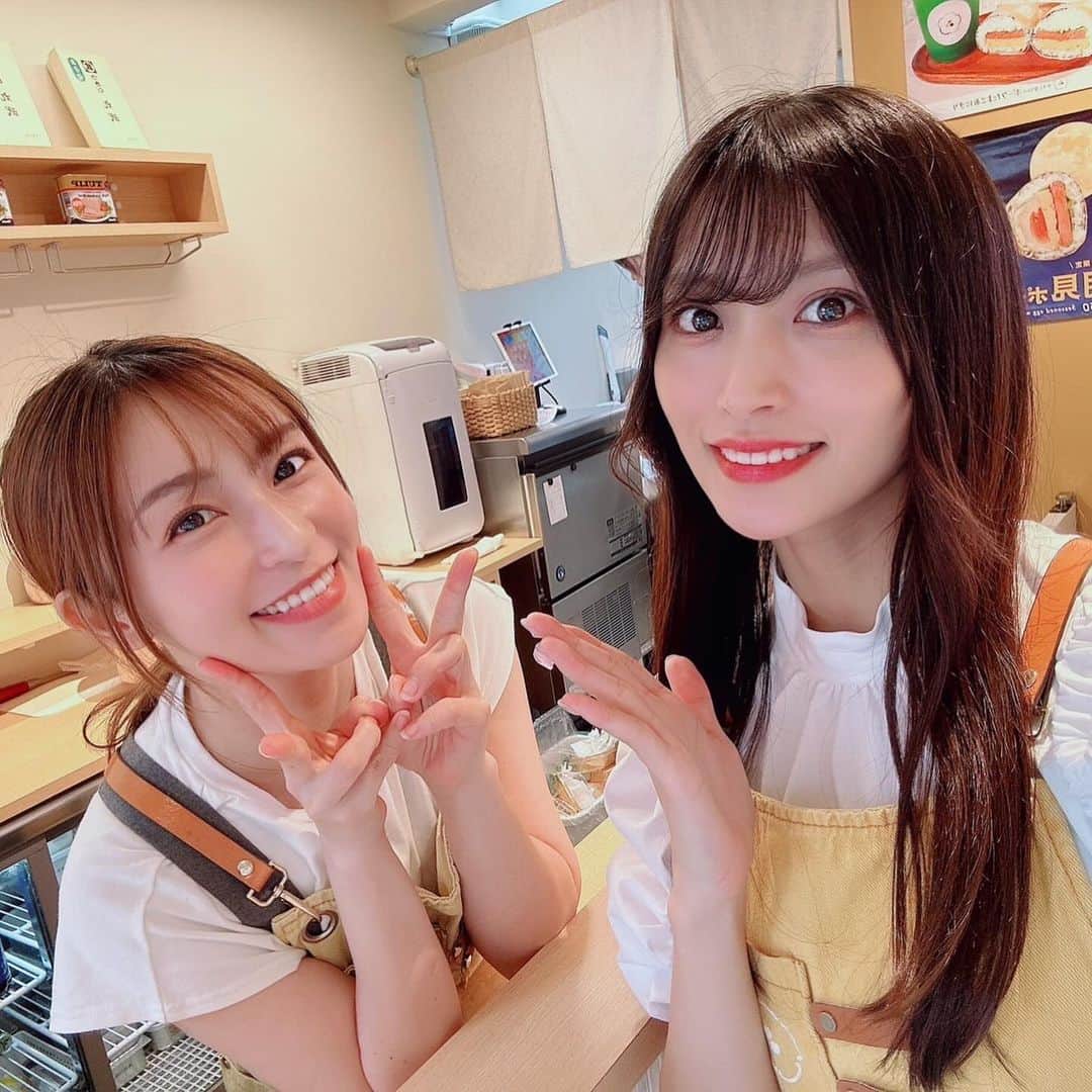 原明日夏さんのインスタグラム写真 - (原明日夏Instagram)「*  ポーたま一日店長第二弾が決定しました📢  根岸愛ちゃんです🙌✨  アイドル時代仕事で一緒になったときは、あいぽんの人見知りのすごさで全然話せなかったけど(笑)、どんどんプライベートで会っていくうちにお互い話すようになって今では大事なお友達😌  コラボしようって話してからすぐにこんなのやりたいってコラ画像まで作ってくれたあいぽん🥺  あいぽんの考えてくれたメニューが独特で面白いので(味は美味しい)お楽しみに☺️🫶  10/20(金)ぜひお待ちしております🫧  詳細はこちら👇  根岸愛さん1日店長イベント決定👏  アイドルグループPASSPO☆の元メンバーであり、現在『D4DJ Merm4id』松山ダリア役で活躍中の根岸愛さんが1日店長として当店にご来店されます✨  【根岸愛1日店長イベント♡】 2023年10月20日(金) 16:00〜20:00  〈イベント内容〉 ・コラボポーたまの販売 (オリジナルステッカー付き)  ・コラボポーたまご購入のお客様とのスマートフォンでの写真撮影  ※無くなり次第終了となります。  メニューの詳細はまた改めてお知らせいたします。  ＜場所＞ おすし屋さんのポークたまごおにぎり (東京都渋谷区神宮前6-2-7) 明治神宮前駅より徒歩3分  ＜お問い合わせ＞ おすし屋さんのポークたまごおにぎり TEL：080-7933-3010  ※10/20(金)の通常営業は10:00〜14:00となりますのでよろしくお願いいたします。  #根岸愛 さん #PASSPO #D4DJ #marm4id #1日店長 #おすし屋さんのポークたまごおにぎり #コラボ商品」10月14日 14時04分 - hara.as