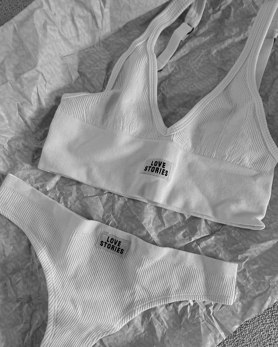 のインスタグラム：「昔は、ラペルラとかAP Fifiの下着をかっちり しっかり フルセットで着てることが多かったけど  最近はもっぱら LOVE STORIES  @lovestoriesintimates」