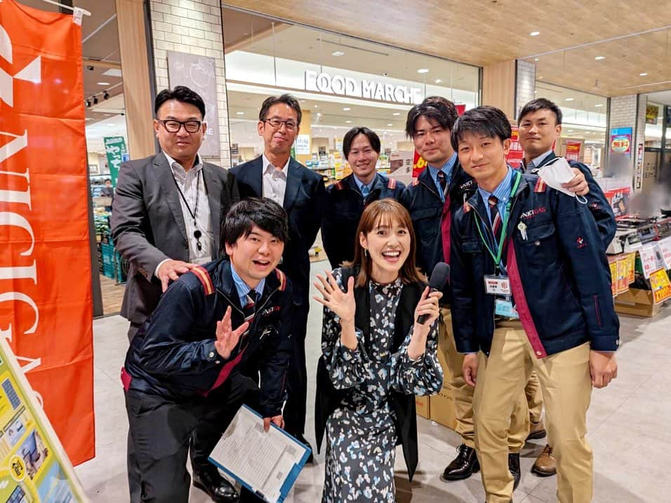 佐藤由季のインスタグラム：「#ニチガス でお馴染みの 日本瓦斯株式会社のイベント #秋のニチガス大感謝祭 が行われている #フルルガーデン八千代 の会場から 八千代営業所の小野寺さんと共に bayfm特設レポート生中継でした🎤  大特価！圧倒価格！に驚くのはもちろん、 最新ガス機器や今話題の省エネ機器にも びっくり！！私も欲し〜い😍憧れ〜😍 といつの間にか大声を出していました😂 ガス・電気・太陽光パネルについての エネルギー相談会も実施しているので 見直しなども含め、気になっている方は 会場でお気軽にご相談くださいね！  会場は１Ｆフードコート横の中央通路 イベント開催時間は、今日は夕方５時まで 明日も朝10時から午後5時までです！ お買い物がてら是非お立ち寄り下さい🎶 ニチガスの皆さん！！ 元気で爽やかでかっこよかった〜✨ ありがとうございました☺️  #bayfm  #特設レポート  #八千代  #家電 #キッチン には特に目がない😍 #フリーアナウンサー  #佐藤由季  #丁寧に説明して下さったメーカーの皆さんもありがとうございました ☺️ #写真を撮る時まで楽しかったので全部載せちゃう 🤭」