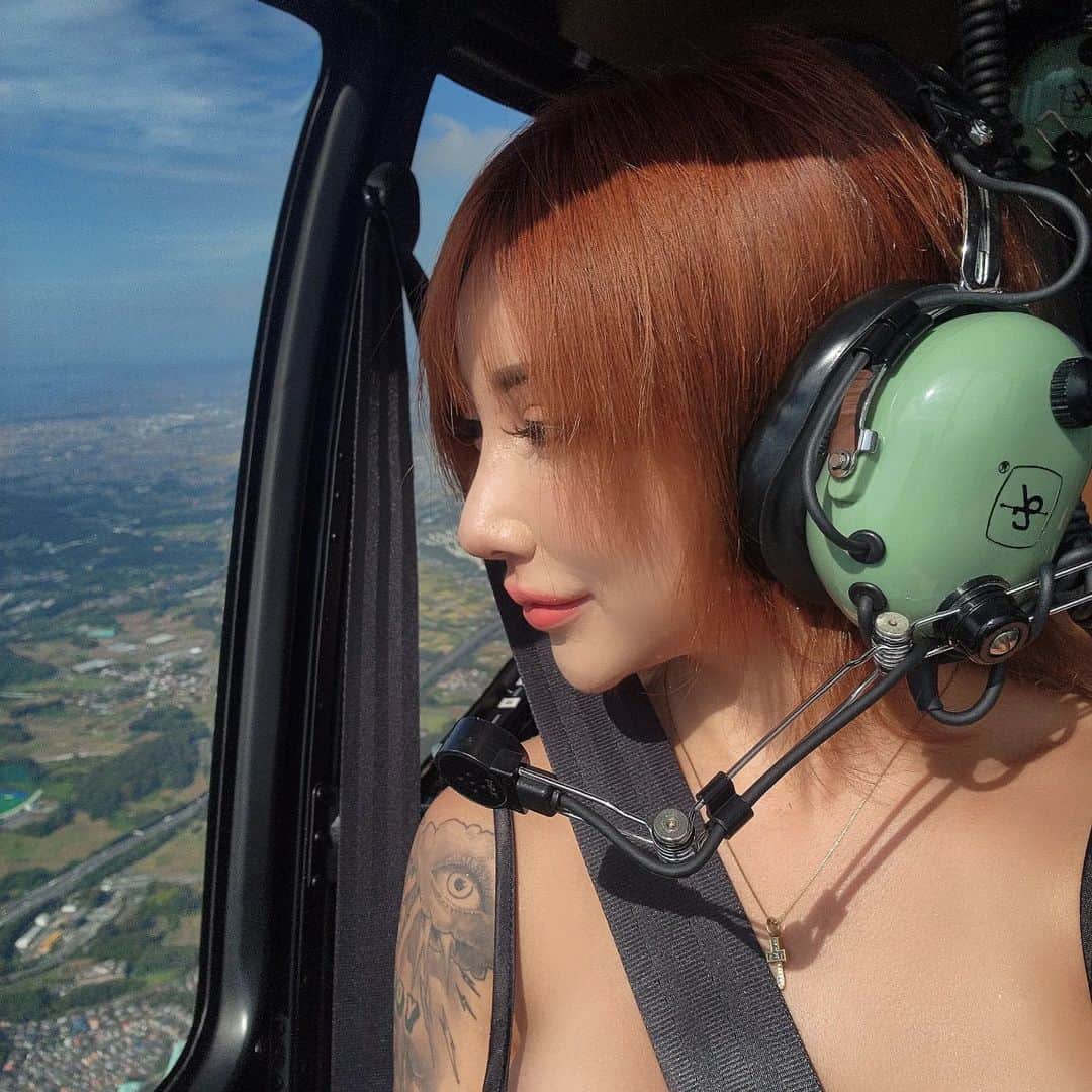 橘司のインスタグラム：「はろはろ愛するみんな❤️❤️❤️⁡ ⁡⁡ ⁡念願のヘリ体験🚁✨⁡ ⁡ほんとに思考は現実化するなーと⁡ ⁡自分の人生でしみじみ体感中🫶🏾❤️⁡ ⁡⁡ ⁡夜景もヘリで見たいし⁡ ⁡海外もヘリ乗りたい🫶🏾🩷⁡ ⁡⁡ 素直で芯通ってて誰も不幸にならないロジック組み立てることが出来たらそこには幸せが生まれます🩷⁡ ⁡⁡ ⁡」