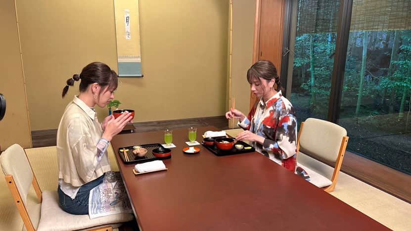 迫田さおりさんのインスタグラム写真 - (迫田さおりInstagram)「・ テレビ東京　【休日は旅に出よう】 10月15日(日) 16:00〜16:45 ・ 京都出身の愛さんと京都を旅してきました。 天気も良くて自然いっぱいでゆーっくりした時間を過ごすことができました😊 美味しい食べ物も食べて、愛さんといーーっぱいお話できて本当に最高のひと時でした✨ ・ 2枚目の愛さん可愛すぎない🥺？笑 ・ ぜひご覧くださーい♪ ・ #テレビ東京 #休日は旅に出よう  #青木愛 さん」10月14日 14時13分 - saori.rio