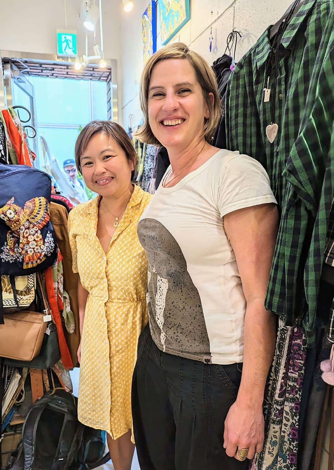 平井富子のインスタグラム：「Beautiful women from the UK appear！  イギリスからMelanieさんとSoniaさんがご来店。  日本は初めて。高山、京都、高野山、広島と南下して観光するらしい。 楽しそう〜  着心地の良い、可愛いトップスを気に入って頂きました。少し、涼しくなって来たので、丁度良いですね！  日本の文化をお楽しみ下さい〜」