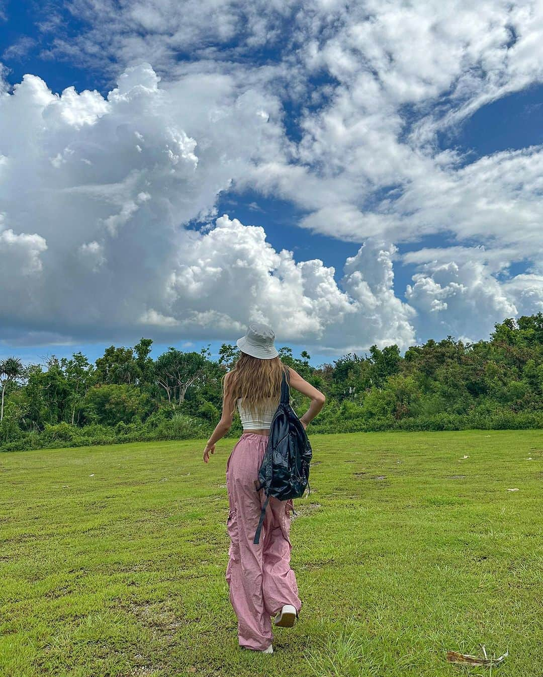 イェリさんのインスタグラム写真 - (イェリInstagram)「하늘이 합성같아👀💙☁️ 내가 제일 조아했던 핑바 그레이, 핑쿠, 화이트, 블랙 네 컬러🤍 #블랭크나인」10月14日 14時31分 - blank9_yerim