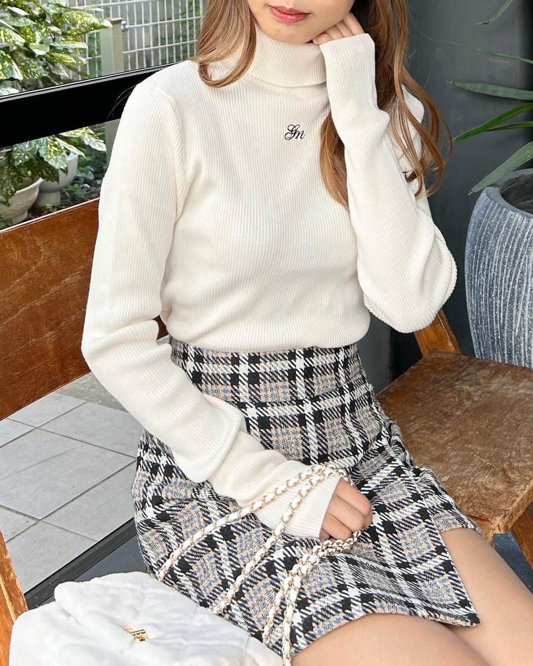 のインスタグラム：「【 pre order item♡】 ⁡ ⁡ ⁡ ⁡ ⁡ ingnistore,zozotownにて先行予約受付中‼︎ (10月中旬〜下旬発送予定) ⁡ ⁡ ⁡ ■タートルネック胸刺繍リブニット #1234-900247 ¥3,630 (tax in) 4カラー ⁡ ⁡ ⁡ 大活躍間違いなしの新作リブニット🫶🏻 ⁡ これからの季節必ず持っておきたい タートルネックのリブニットが遂に登場✨ ⁡ シンプルなデザインながらも さりげない刺繍ロゴがアクセントに♡ ⁡ ファーベストやキャミワンピース、 カーディガンやアウターなどのインナーとしても 大活躍する万能アイテムです◎ ⁡ ⁡  ┈┈┈┈┈┈┈┈┈┈┈┈┈┈┈┈┈ ┈┈┈┈┈┈ ⁡ ⁡ 〈INGNIコーデを大募集♡〉 @ingnistoreと#ingniコーデ のタグをつけて投稿していただいた方の中から、随時公式アカウントにてご紹介させていただきます‼︎ ⁡ ⁡ #INGN I#ingni #fashion #2023 #aw #오오티디 #패션#穿配不重样#秋コーデ #冬コーデ #デートコーデ #ファッション #トレンドコーデ #韓国コーデ #可愛いコーデ #フェミニンコーデ #カジュアルコーデ #甘めカジュアルコーデ #大人カジュアル ⁡ ⁡」