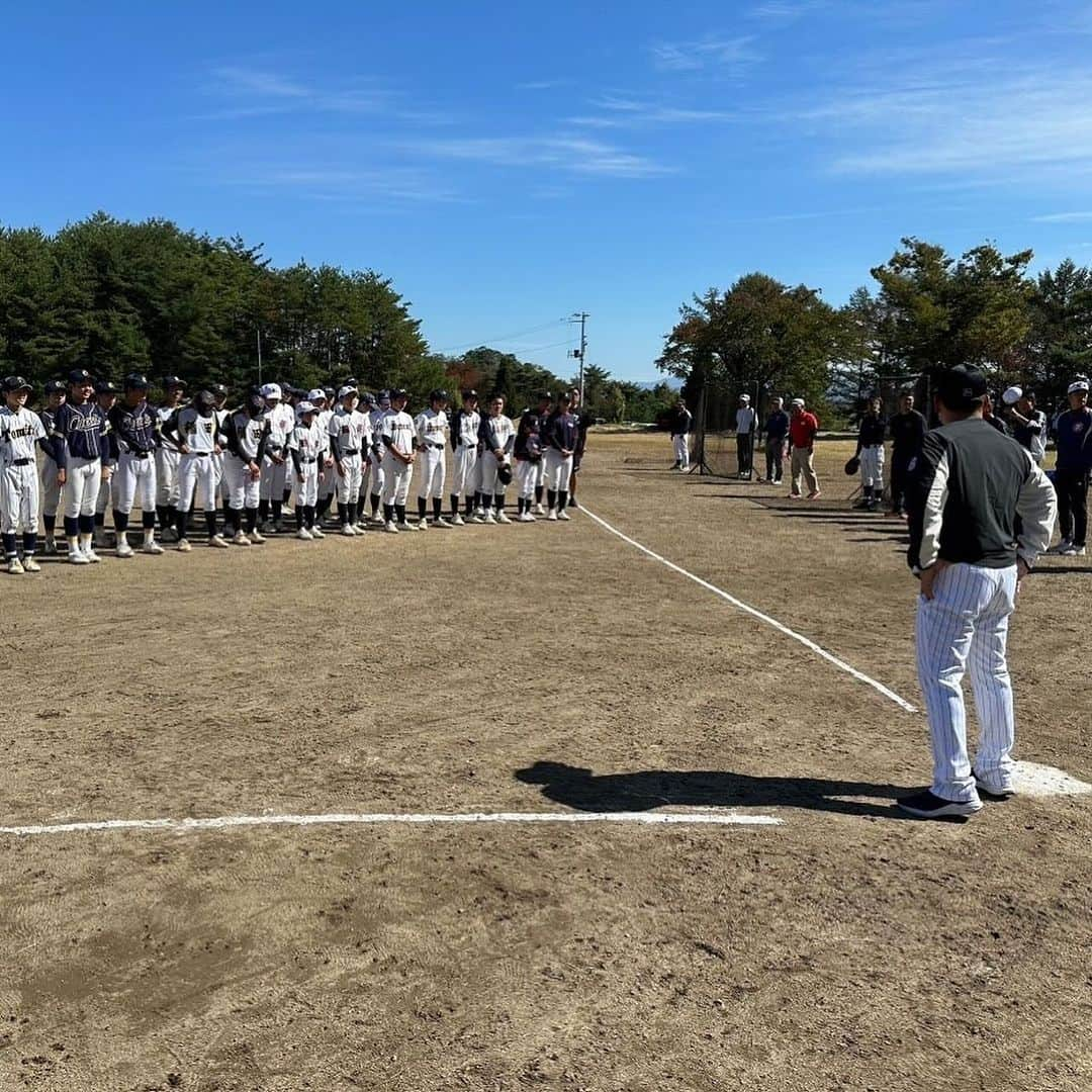 井口資仁さんのインスタグラム写真 - (井口資仁Instagram)「午前は星ヶ丘グランドにて 中学生対象野球教室⚾️ 晴天☀️にも恵まれて楽しく活気ある野球教室になりました。 午後は、 星総合病院小児科病棟を慰問 ウェルカムボードで出迎えていただきました。  #井口資仁 #井口忠仁 #星総合病院 #星ヶ丘グランド #慰問 #野球教室 #ウェルカムボード」10月14日 14時41分 - iguchi.tadahito6