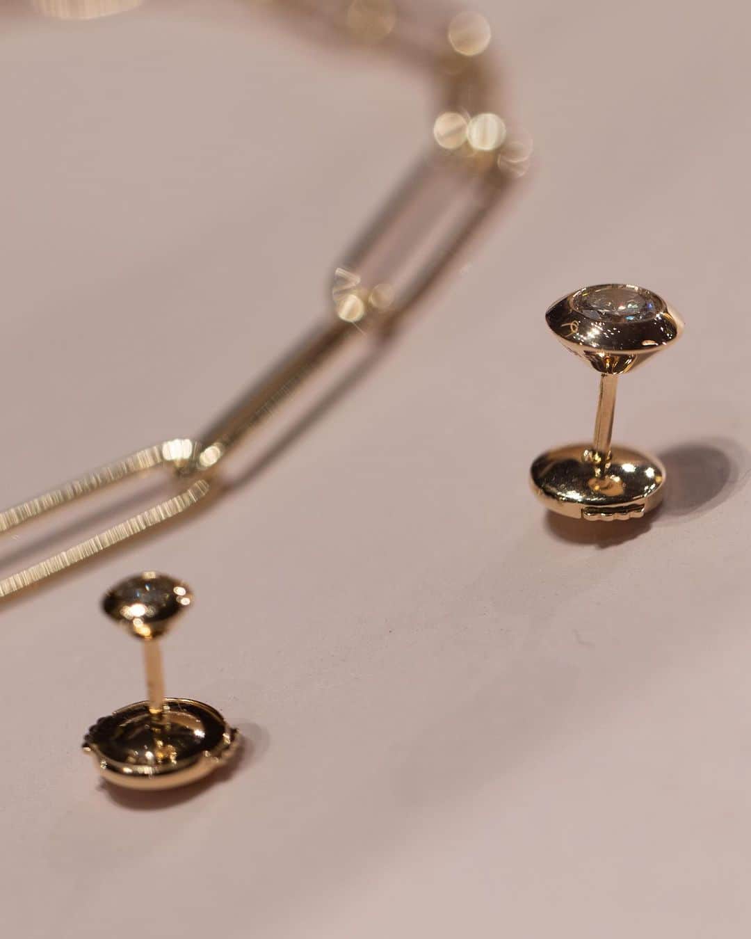 Hirotaka Jewelryのインスタグラム：「18K “CASCADE” DIAMOND STUD EARRING #hirotakajewelry #18kgold」