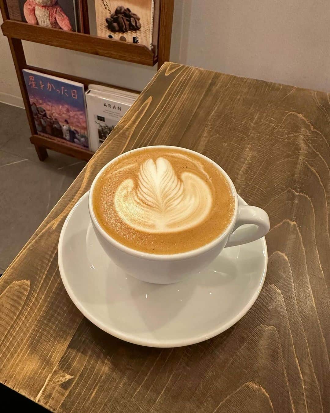 太田奈緒のインスタグラム：「☕️  ほっとした時間  #cafe」