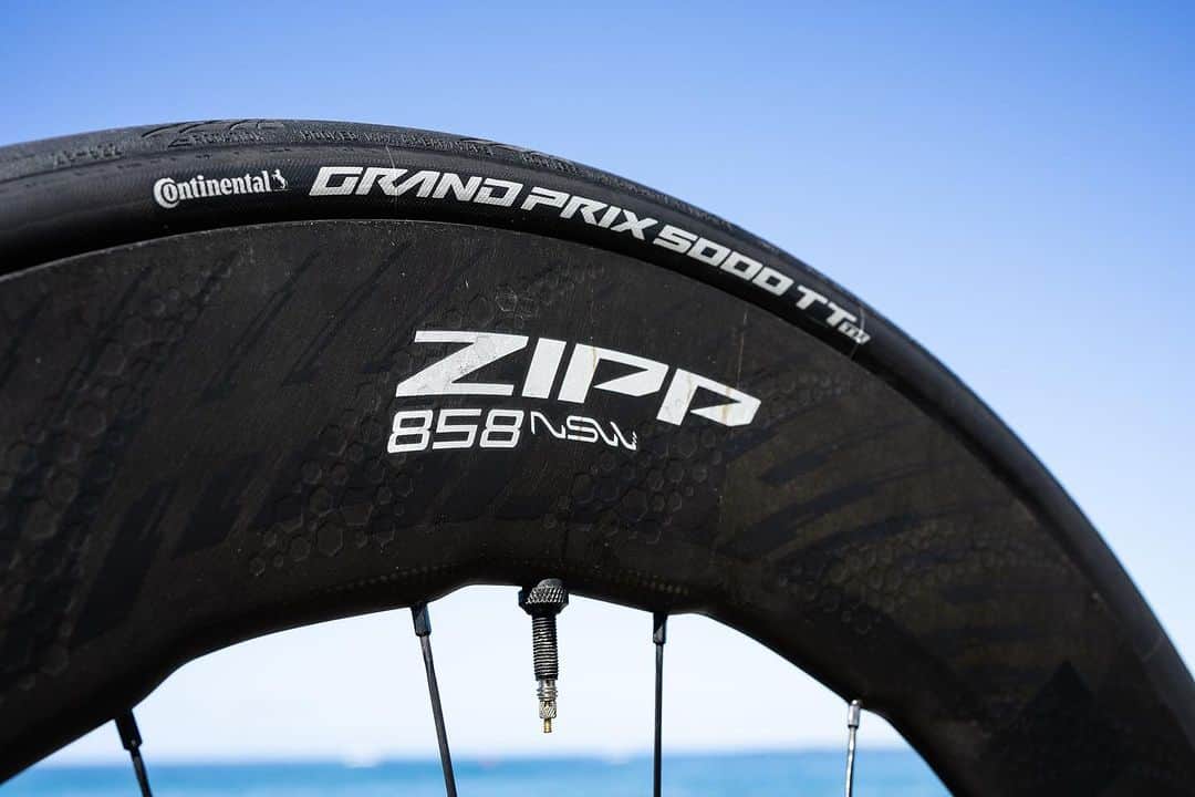 Zipp Speed Weaponryさんのインスタグラム写真 - (Zipp Speed WeaponryInstagram)「We’re just a few hours away from the women’s #IMkona. Today we take a look at @sarah_stan_crowley’s sweet @zippspeed @sramroad @canyon. 🔥🔥🔥」10月14日 15時05分 - zippspeed