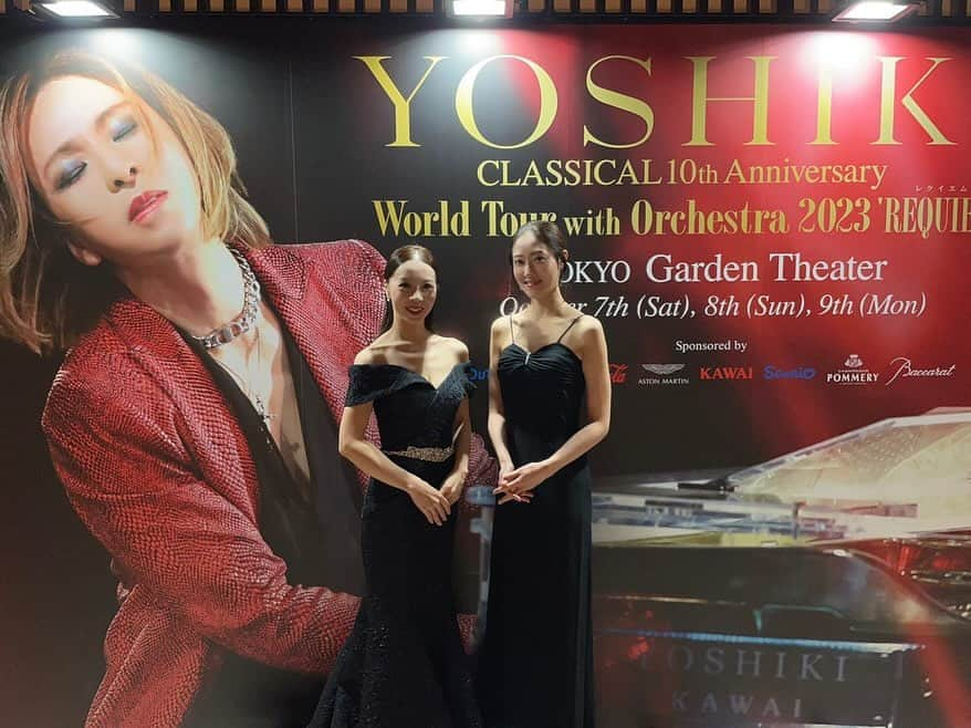 枝並千花のインスタグラム：「#yoshikiclassicalworldtour   先月の韓国でのパフォーマンスに続き、YOSHIKIクラシカルのステージ、3daysでした。  様々において、これまでの経験とプライドを持ってステージに立ちました。  数少ない分かり合える仲間がいることも、改めて感謝出来た現場でした。  8000人の景色、変わらずあたたかいYOSHIKIさんファンの皆様のエネルギー、ステージに立てる喜びです。 ありがとうございました！！  美しきソプラノの市原愛さんと最終日に📷 クラシックコンサート以外の現場でお会いするのは初めてで、再会とても嬉しかったです😌  #yoshiki #yoshikiclassical  #枝並千花 #chikaedanami #violin #violinist #concertmaster」