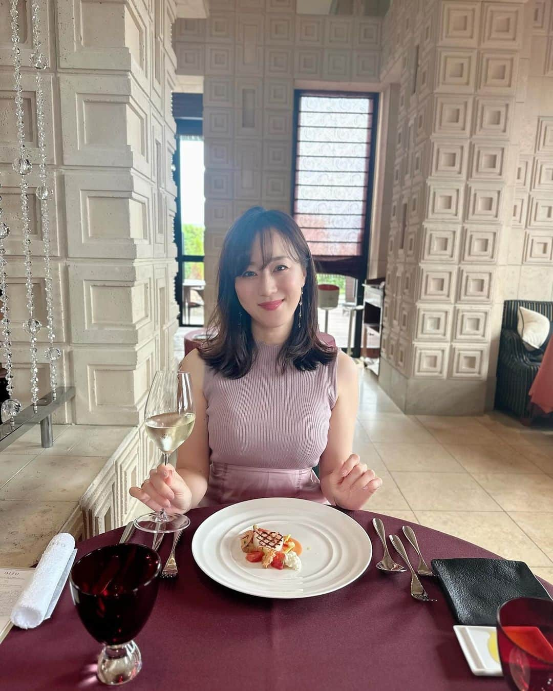 村上麻衣のインスタグラム：「OZIOでランチ💎  2枚目⇦生ウニのクリーミーパスタが美味しすぎて、 全米（マイ）が泣きました🥹✨  🍽️ホタテ貝コンフィをのせたフィレンツェ風トマトとパンのサラダ“パンツァネッラ” ⇧難しいお料理の名前に負けず、美味しかったです✨  ともこありがとうね♡ @tmk.crystal   #東京ランチ #ozio #美味しい #東京ベイコート倶楽部 #東京グルメ #ベイコートの駐車場って高級車だらけでちょっと😂笑」