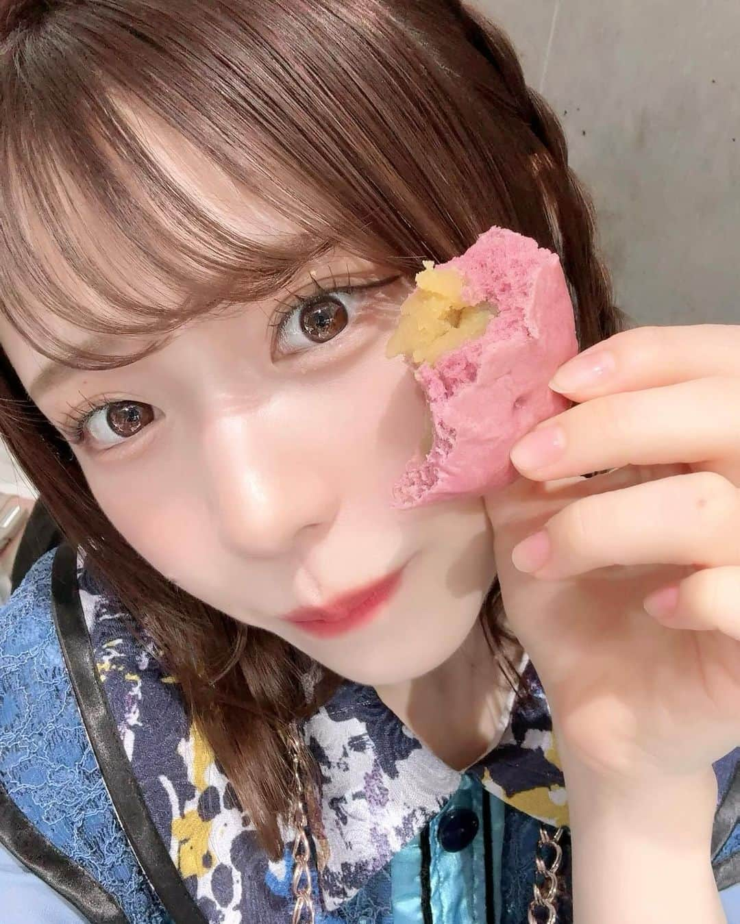 鳴海寿莉亜さんのインスタグラム写真 - (鳴海寿莉亜Instagram)「☻☺︎☻☺︎🍠🍂 ・ ・ 芋まんおいしかったのと iPhone15proの画質の良さを見て欲しい❕ ・ ・ ・ ・ ・ #さつまいも #さつま芋まん #iPhone15pro #153cm #アイドル #ボブ #フォローミー #fashion #daily #cute #hair #girl #instafollow #ootd #followme #qhoto #japanese #instagood #좋아요그램 #셀카그램 #좋아요반사  #팔로우 #맞팔 #소통 #좋아요 #셀카  #팔로우미#전신 #귀여워」10月14日 15時26分 - juria_narumi.official