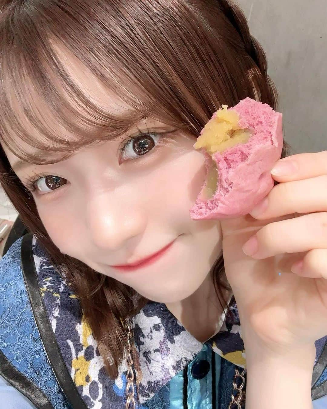 鳴海寿莉亜さんのインスタグラム写真 - (鳴海寿莉亜Instagram)「☻☺︎☻☺︎🍠🍂 ・ ・ 芋まんおいしかったのと iPhone15proの画質の良さを見て欲しい❕ ・ ・ ・ ・ ・ #さつまいも #さつま芋まん #iPhone15pro #153cm #アイドル #ボブ #フォローミー #fashion #daily #cute #hair #girl #instafollow #ootd #followme #qhoto #japanese #instagood #좋아요그램 #셀카그램 #좋아요반사  #팔로우 #맞팔 #소통 #좋아요 #셀카  #팔로우미#전신 #귀여워」10月14日 15時26分 - juria_narumi.official