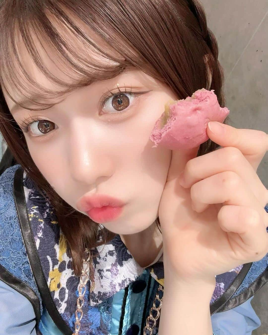 鳴海寿莉亜さんのインスタグラム写真 - (鳴海寿莉亜Instagram)「☻☺︎☻☺︎🍠🍂 ・ ・ 芋まんおいしかったのと iPhone15proの画質の良さを見て欲しい❕ ・ ・ ・ ・ ・ #さつまいも #さつま芋まん #iPhone15pro #153cm #アイドル #ボブ #フォローミー #fashion #daily #cute #hair #girl #instafollow #ootd #followme #qhoto #japanese #instagood #좋아요그램 #셀카그램 #좋아요반사  #팔로우 #맞팔 #소통 #좋아요 #셀카  #팔로우미#전신 #귀여워」10月14日 15時26分 - juria_narumi.official