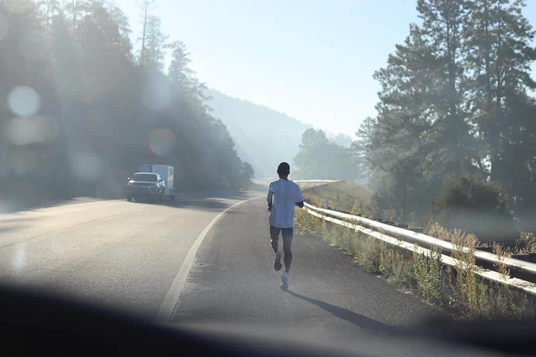 大迫傑さんのインスタグラム写真 - (大迫傑Instagram)「Love Marathon が全ての答え、さあ明日もいつもと同じ様に、闘い抜きましょう。  #MGC #マラソングランドチャンピオンシップ」10月14日 15時21分 - suguru_osako