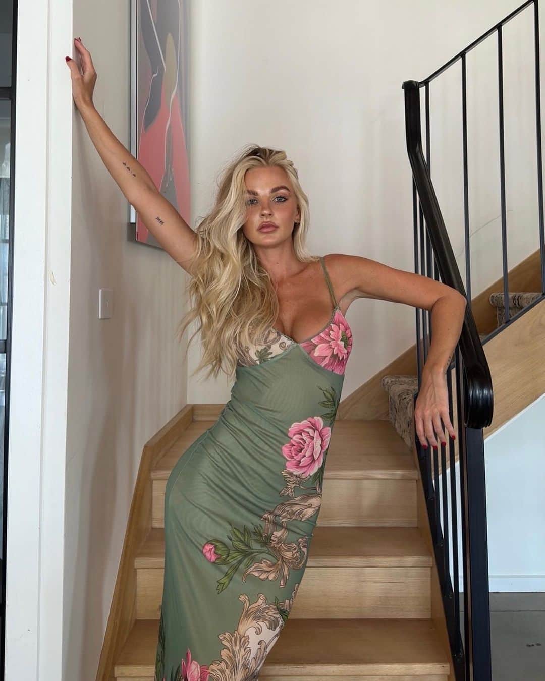 tiger Mistのインスタグラム：「The dress on everyone’s lips is now on SALE. 🏃‍♀️ Up to 80% off is ending soon!」