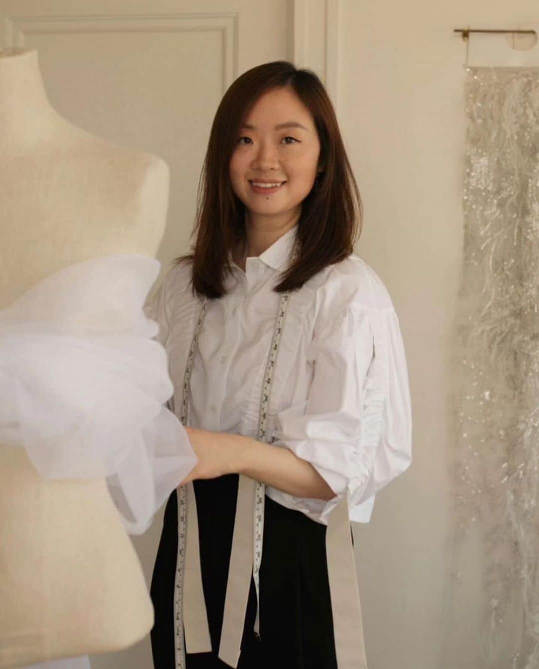 SOYOO BRIDALさんのインスタグラム写真 - (SOYOO BRIDALInstagram)「.  2024 FALL SOYOO BRIDAL  SELECTION #3   @soyoobridal_official x @ouma_bridal 🏷️   Introducing our NEW Designer 🕊️ OUMA bridal   Artistic director, Ouma is a Beijing born, FIT educated, couture-trained designer. Her creativity comes to life in 2024 “Traversal” collection.   #soyoobridal_exclusive🔖   #소유브라이덜 #oumabridal #meetnewtalents #2024fall #nybfw2024 #justlaunched #justordered✍️ #내년봄에옵니다💫」10月14日 15時30分 - soyoobridal_official