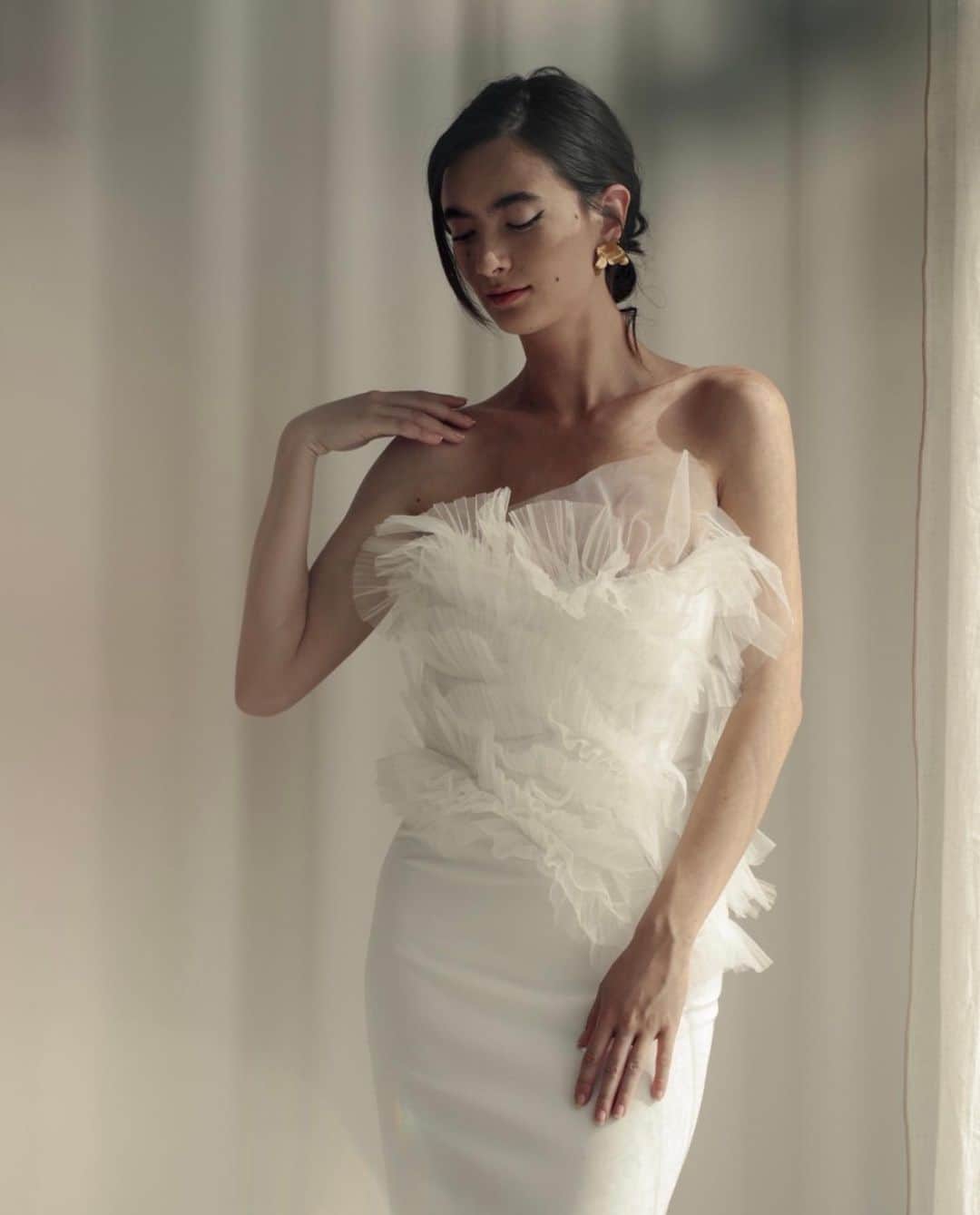 SOYOO BRIDALさんのインスタグラム写真 - (SOYOO BRIDALInstagram)「.  2024 FALL SOYOO BRIDAL  SELECTION #3   @soyoobridal_official x @ouma_bridal 🏷️   Introducing our NEW Designer 🕊️ OUMA bridal   Artistic director, Ouma is a Beijing born, FIT educated, couture-trained designer. Her creativity comes to life in 2024 “Traversal” collection.   #soyoobridal_exclusive🔖   #소유브라이덜 #oumabridal #meetnewtalents #2024fall #nybfw2024 #justlaunched #justordered✍️ #내년봄에옵니다💫」10月14日 15時30分 - soyoobridal_official
