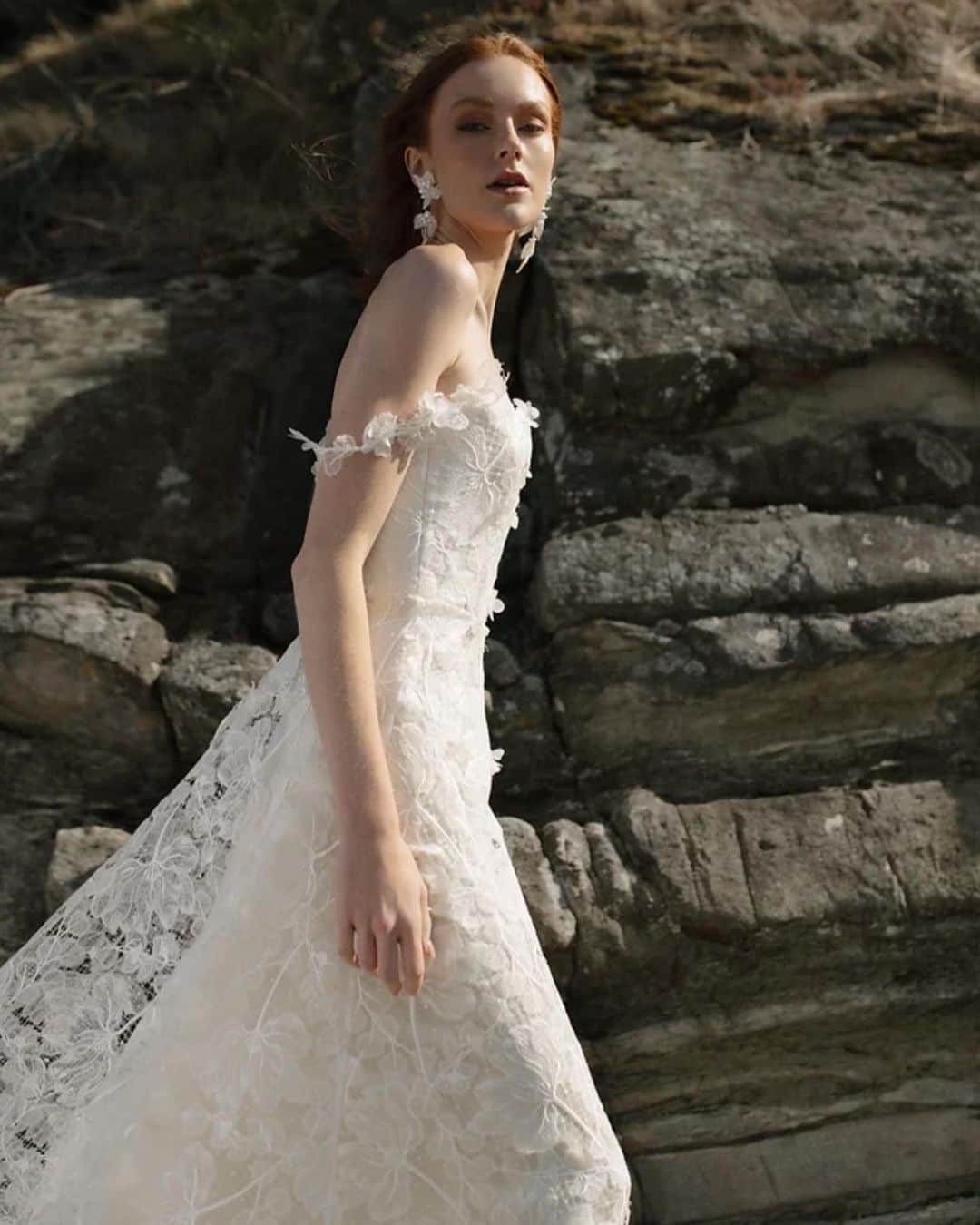 SOYOO BRIDALさんのインスタグラム写真 - (SOYOO BRIDALInstagram)「.  2024 FALL SOYOO BRIDAL  SELECTION #3   @soyoobridal_official x @ouma_bridal 🏷️   Introducing our NEW Designer 🕊️ OUMA bridal   Artistic director, Ouma is a Beijing born, FIT educated, couture-trained designer. Her creativity comes to life in 2024 “Traversal” collection.   #soyoobridal_exclusive🔖   #소유브라이덜 #oumabridal #meetnewtalents #2024fall #nybfw2024 #justlaunched #justordered✍️ #내년봄에옵니다💫」10月14日 15時50分 - soyoobridal_official